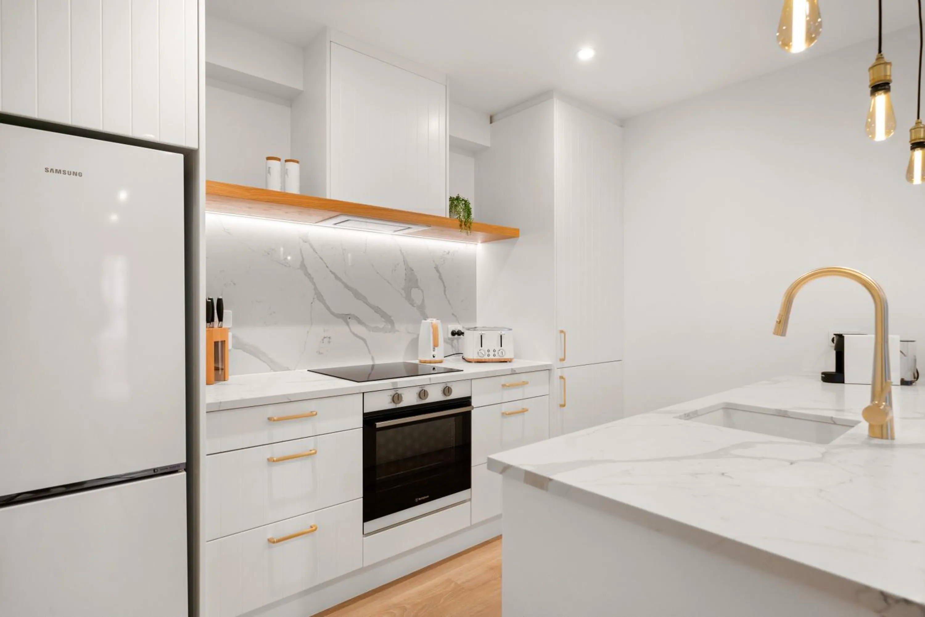 Kitchen or kitchenette in Stay Mission Bay