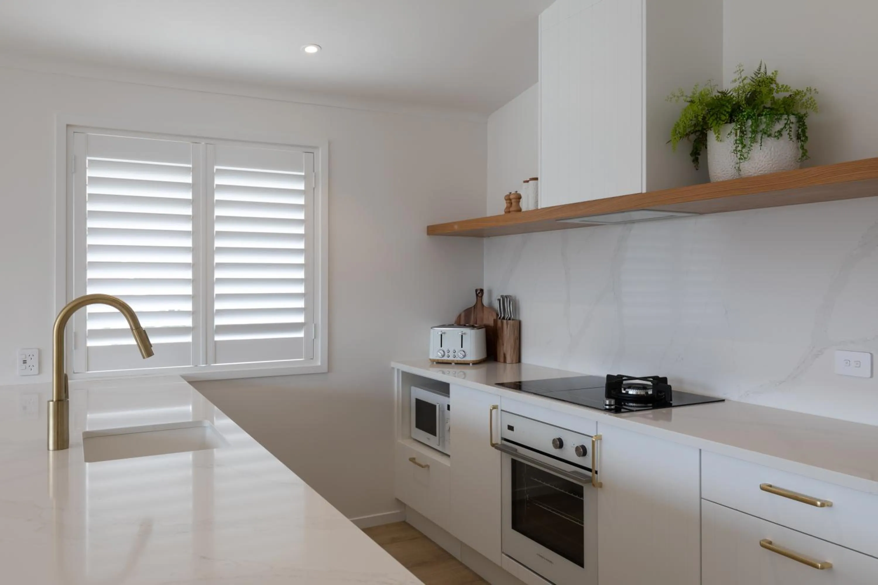 Kitchen or kitchenette in Stay Mission Bay