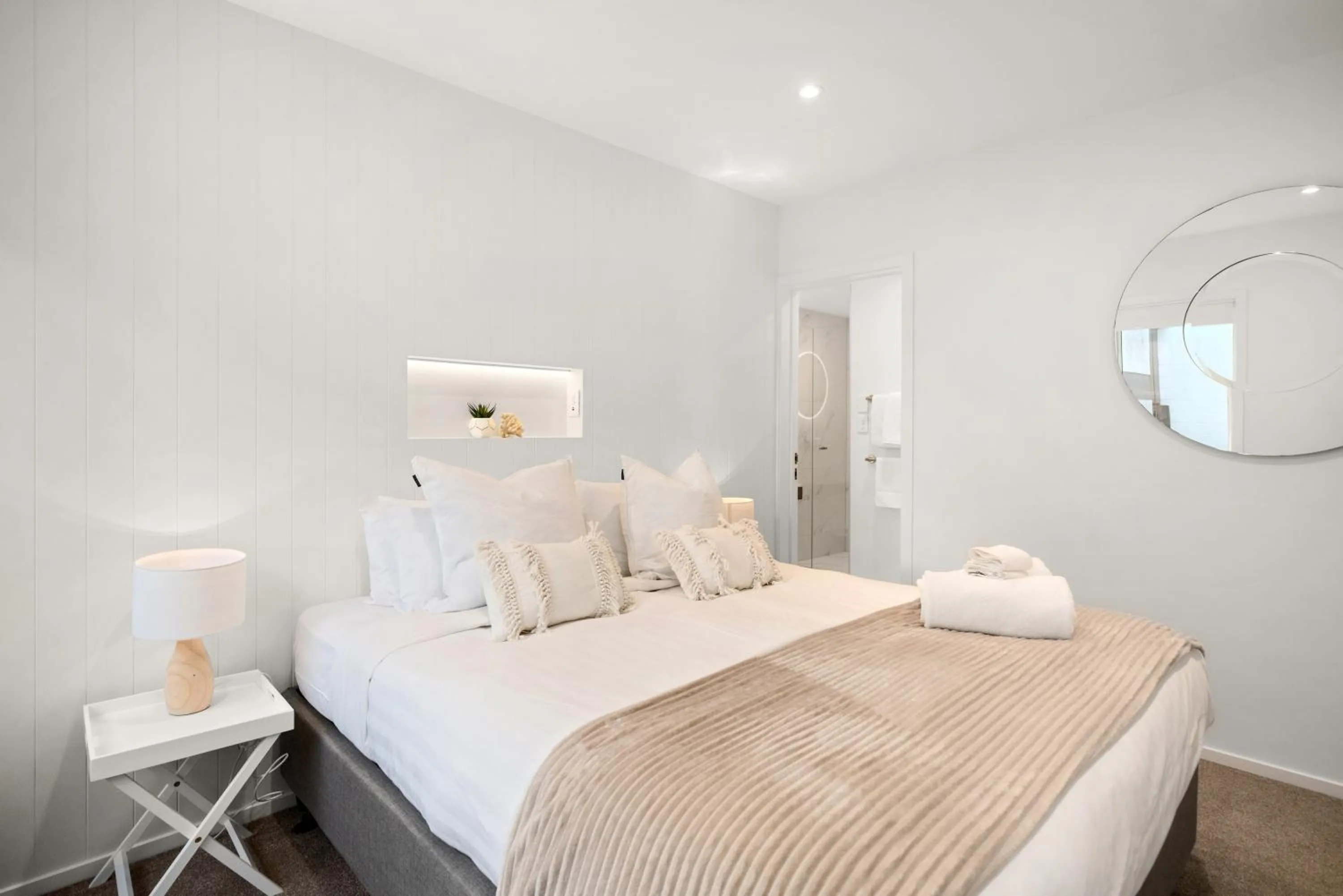 Photo of the whole room, Bed in Stay Mission Bay