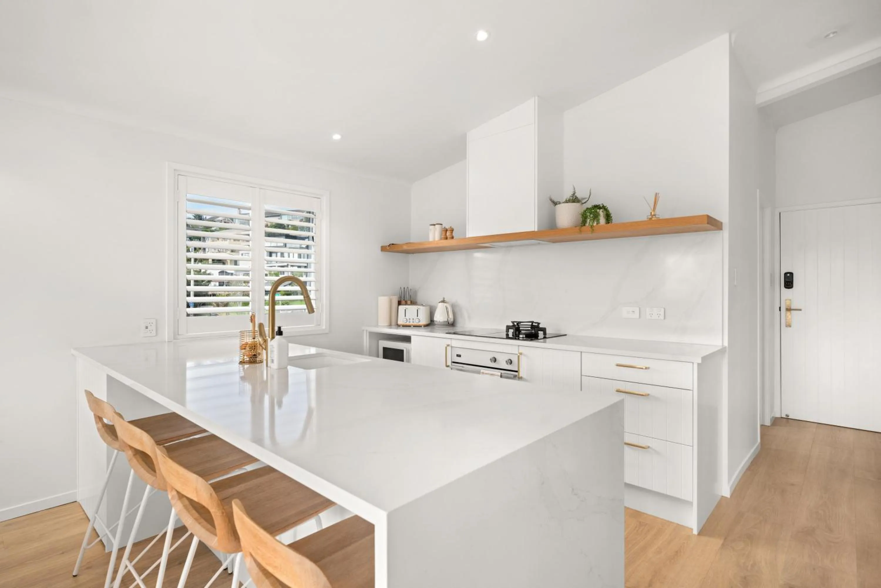 Kitchen or kitchenette in Stay Mission Bay