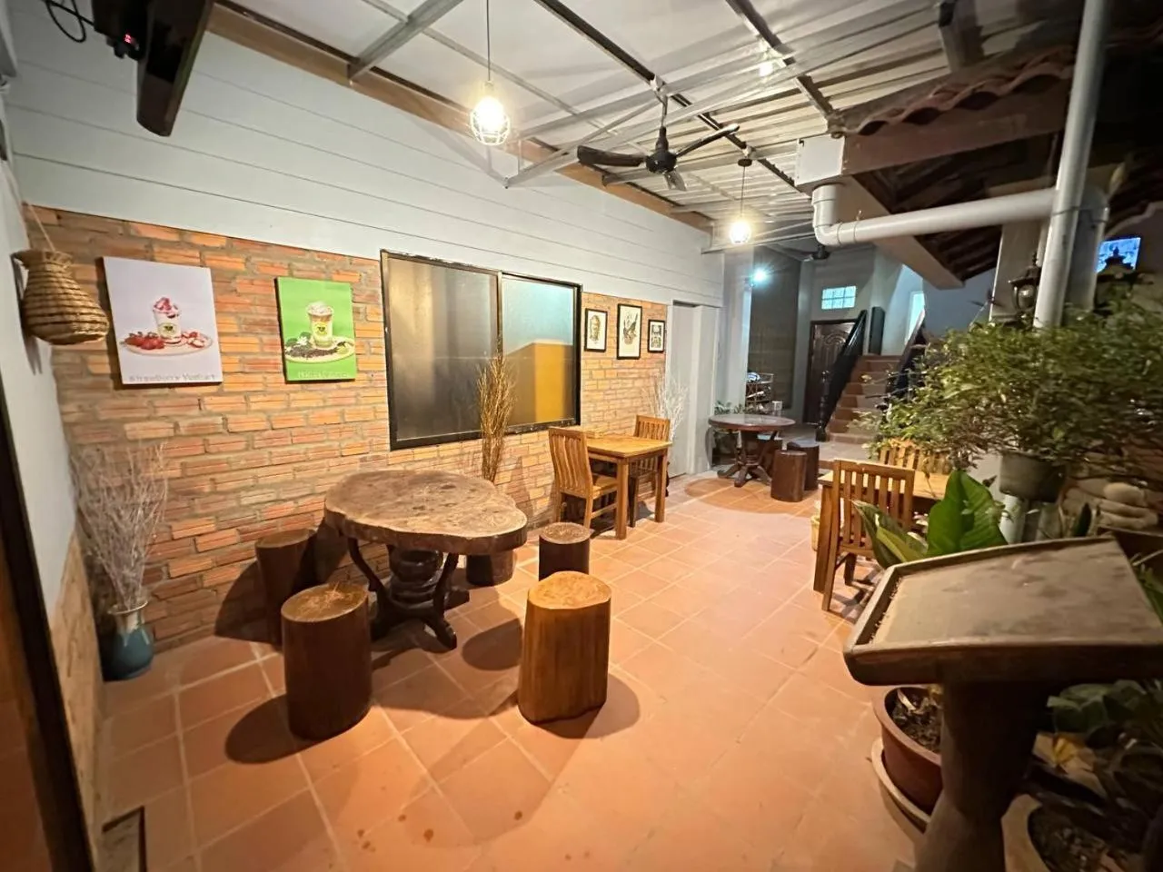 Restaurant/places to eat in Nika's House