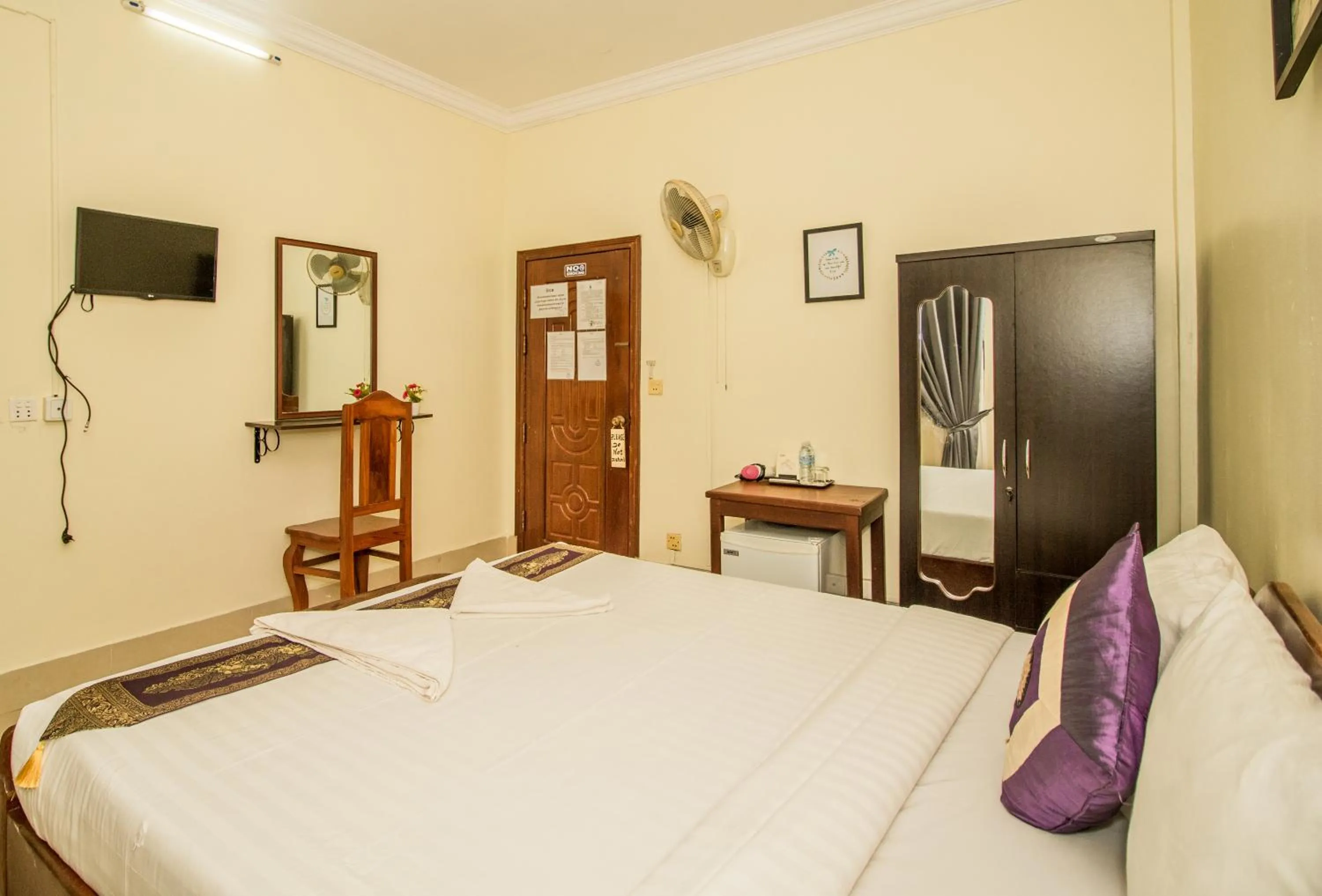 Photo of the whole room, Bed in Nika's House