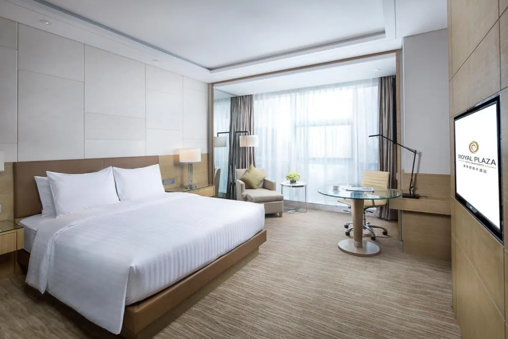 Bed in Jinan Inzone Royal Plaza Hotels