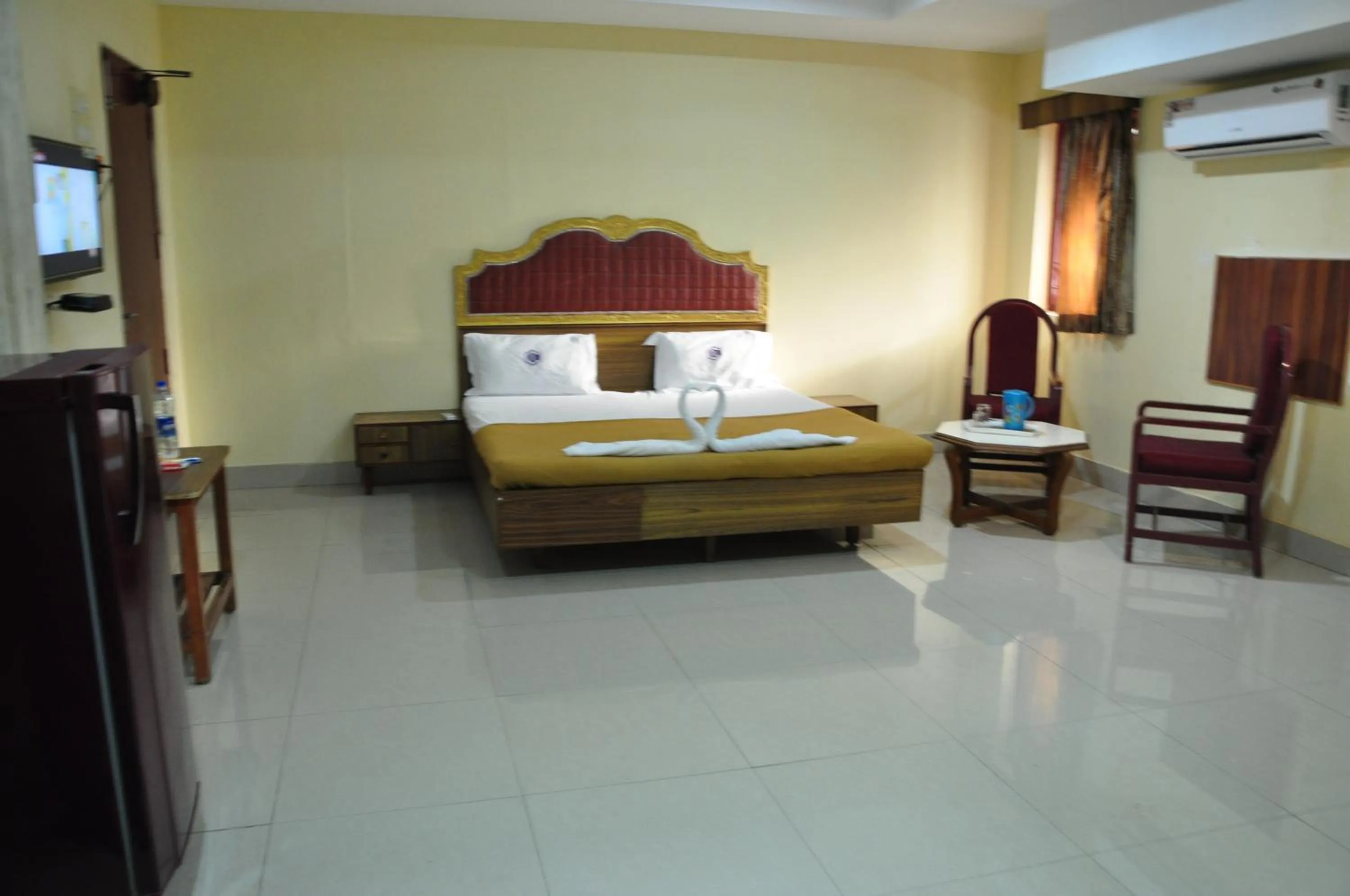 Living room, Bed in Hotel Chanma International
