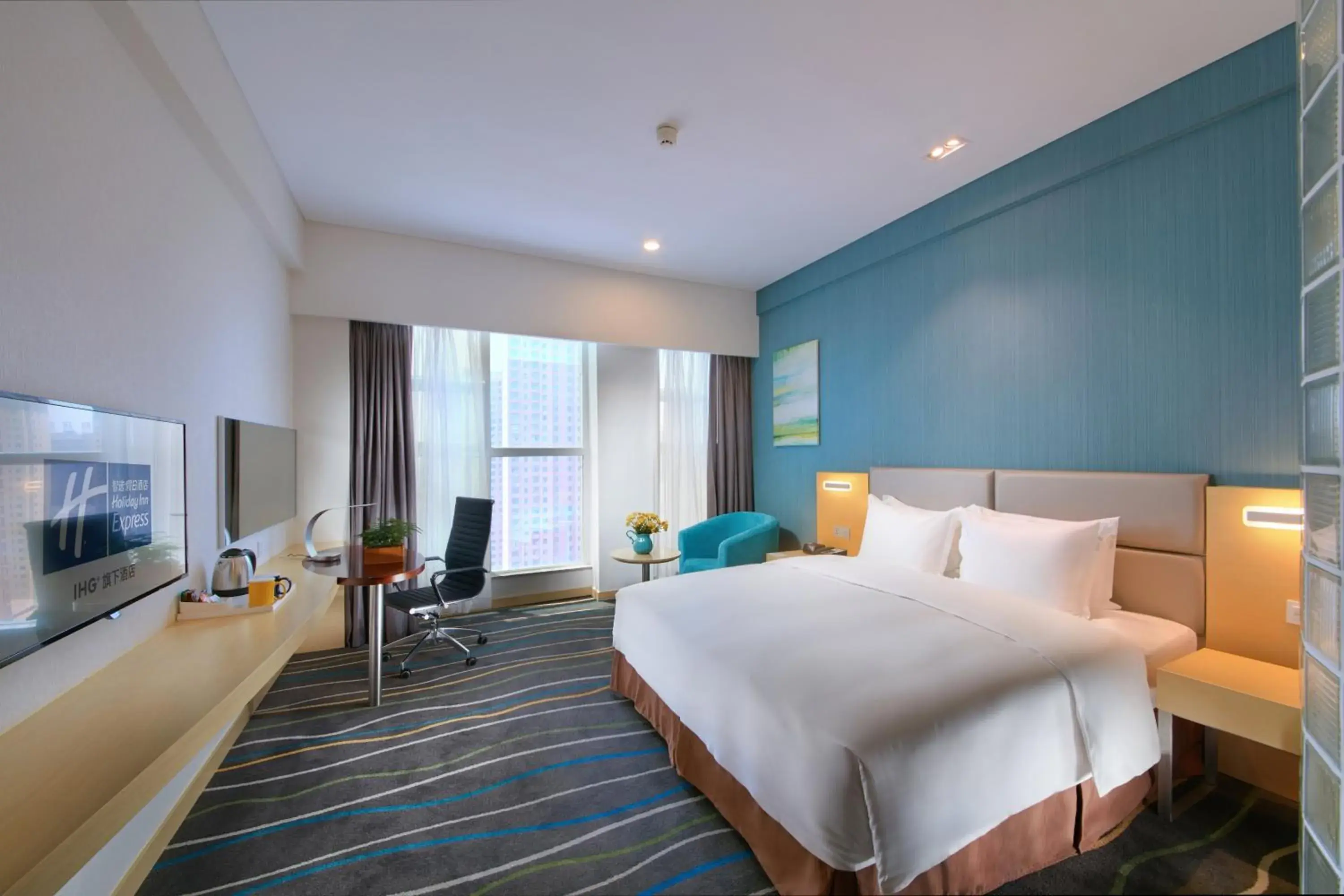 Standard King Room - Accessible in Holiday Inn Express Luoyang Yichuan by IHG Standard King Room - Accessible in Holiday Inn Express Luoyang Yichuan by IHG
