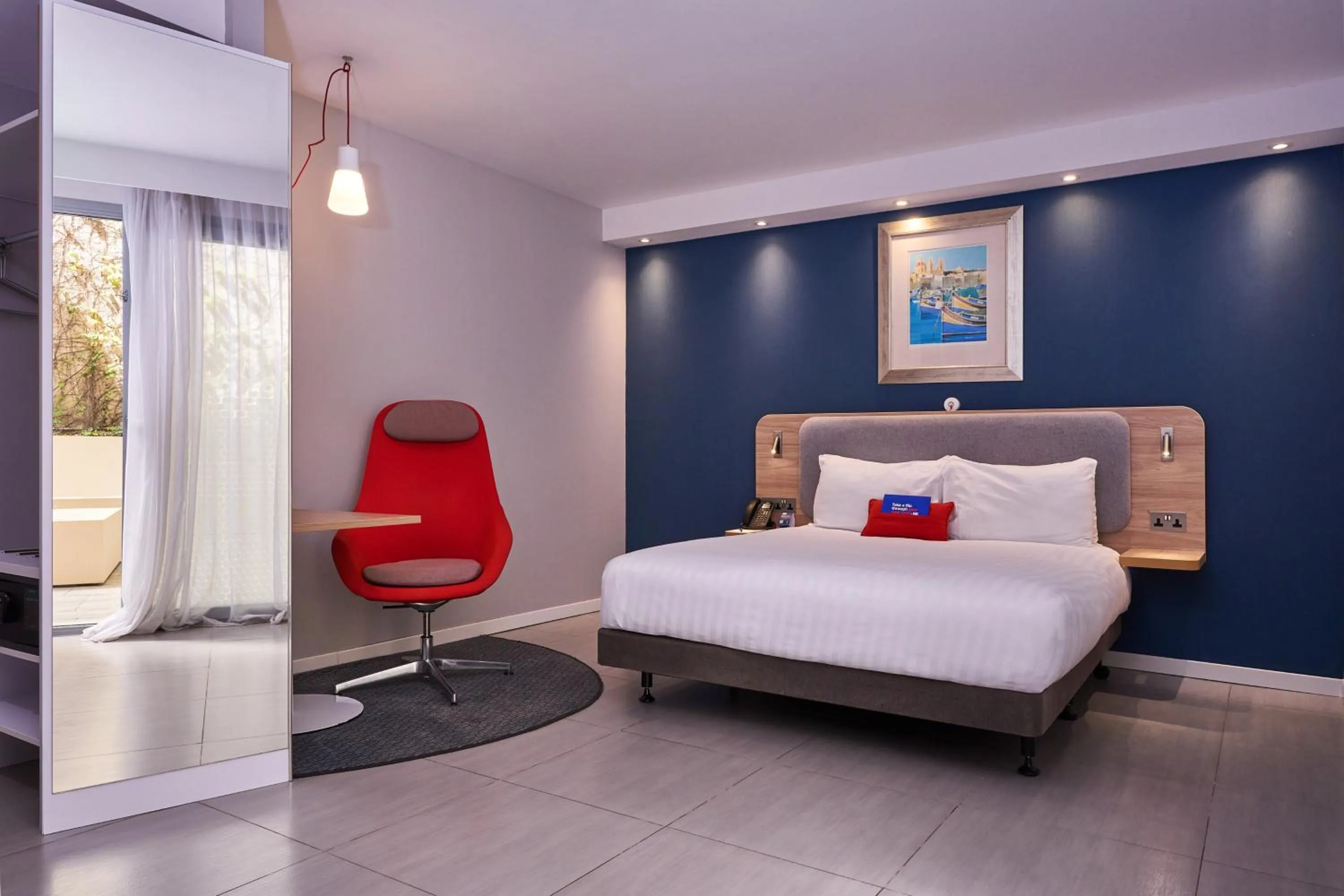 Facility for disabled guests, Bed in Holiday Inn Express - Malta by IHG