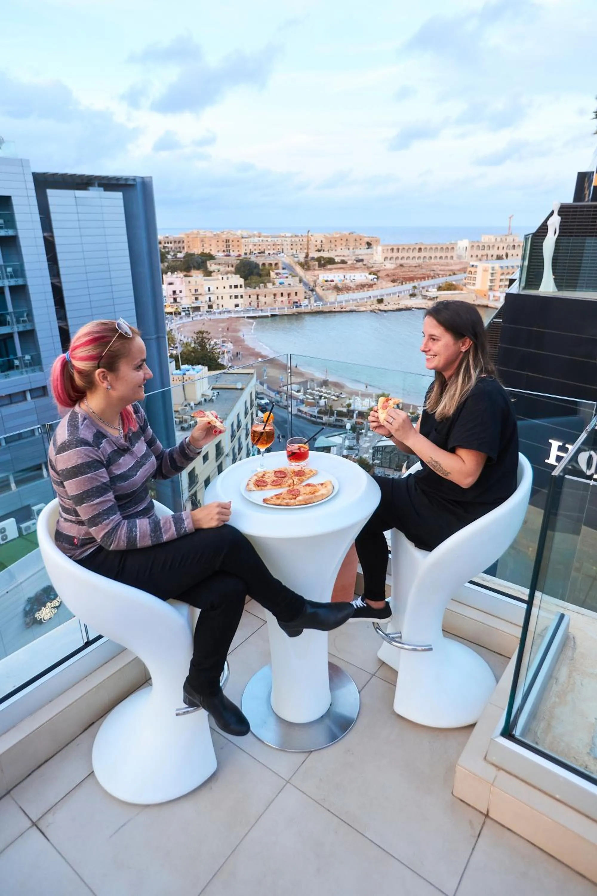 Restaurant/places to eat in Holiday Inn Express - Malta by IHG