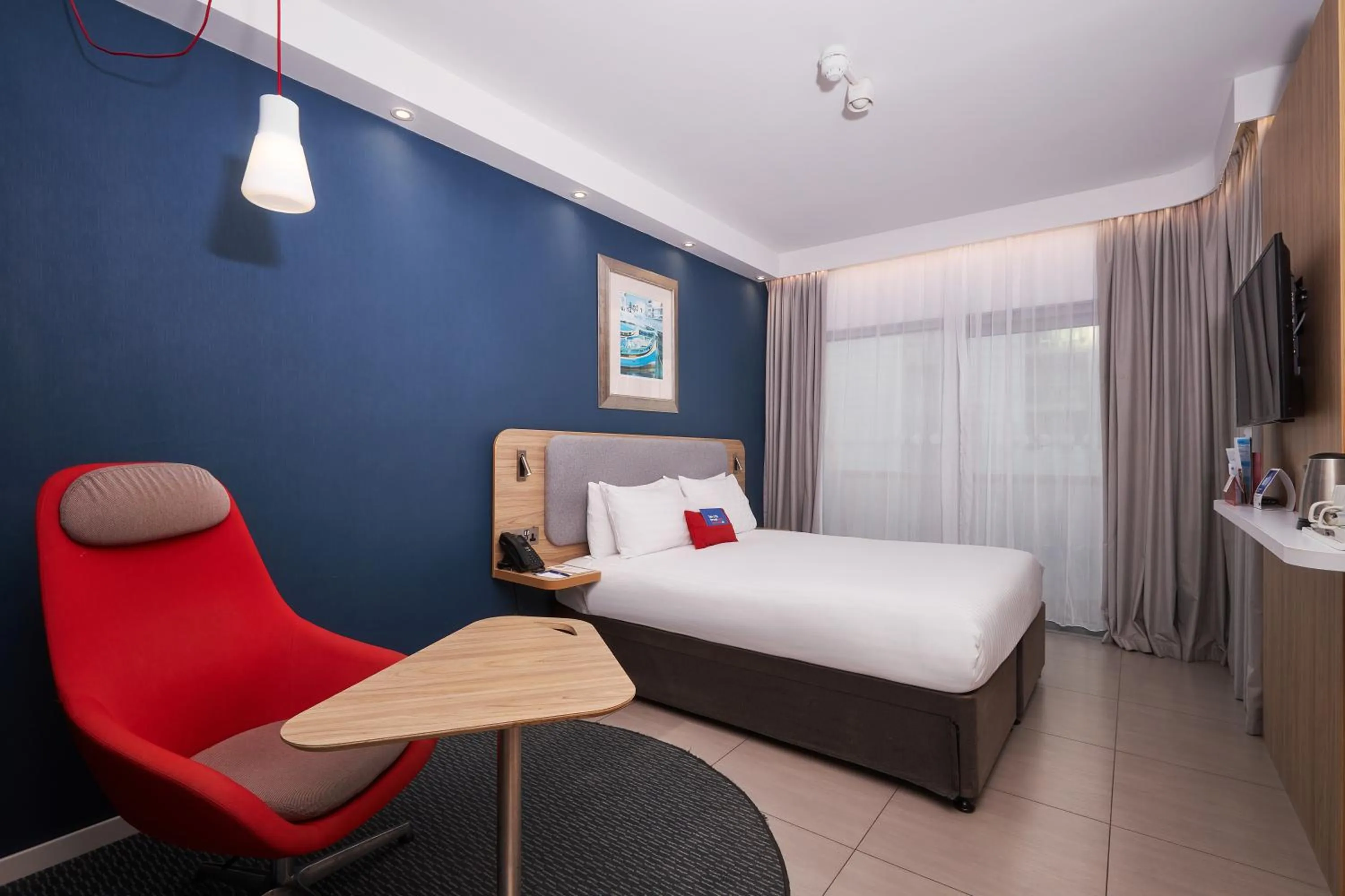 Bedroom, Bed in Holiday Inn Express - Malta by IHG
