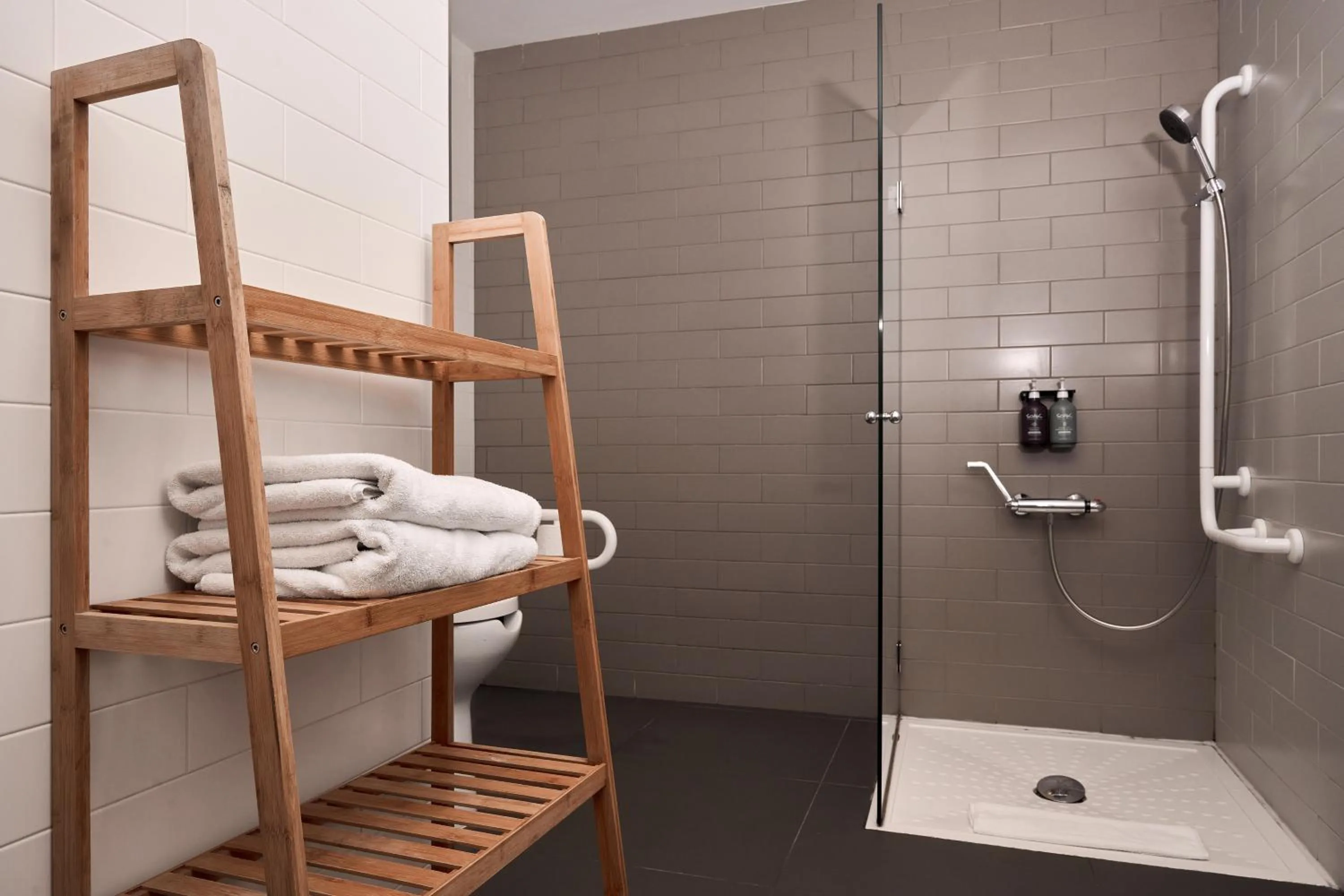 Facility for disabled guests, Bed in Holiday Inn Express - Malta by IHG