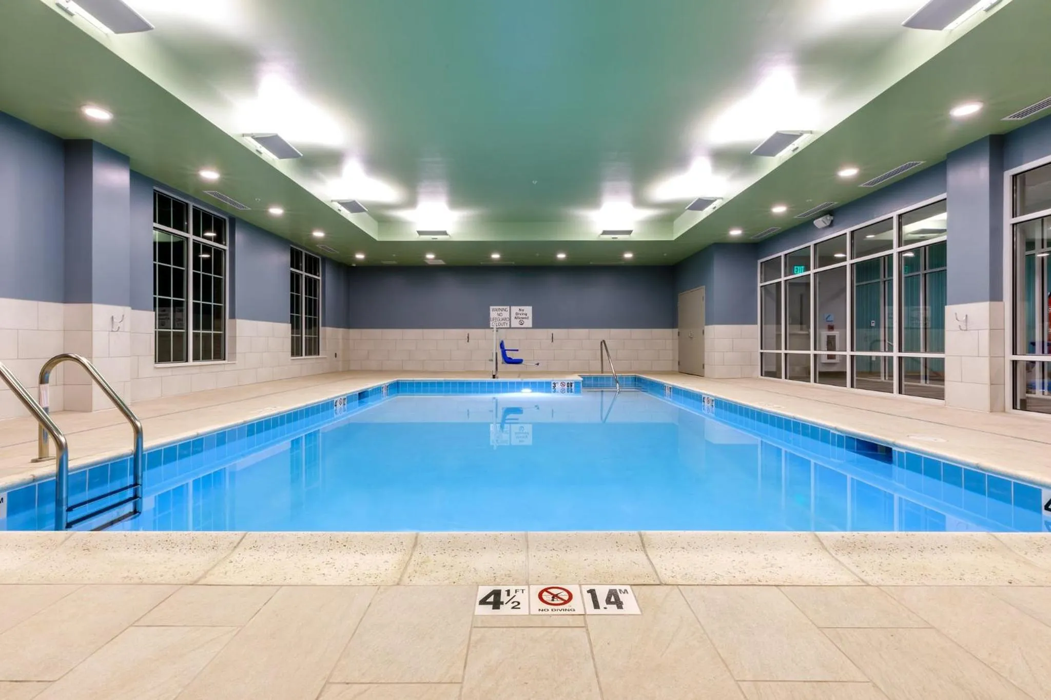 Swimming pool in Holiday Inn Express & Suites - Sturbridge by IHG