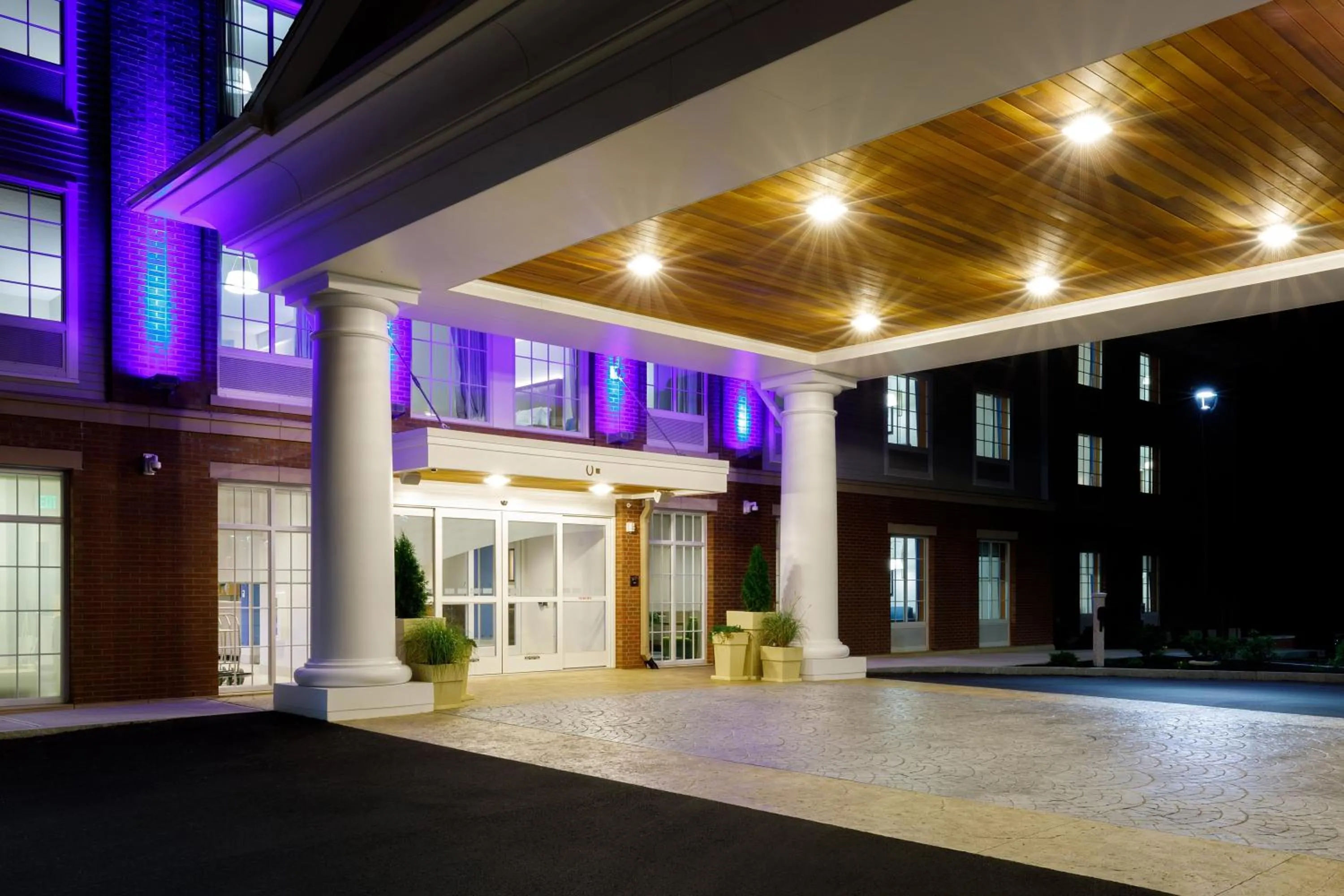 Property building in Holiday Inn Express & Suites - Sturbridge by IHG