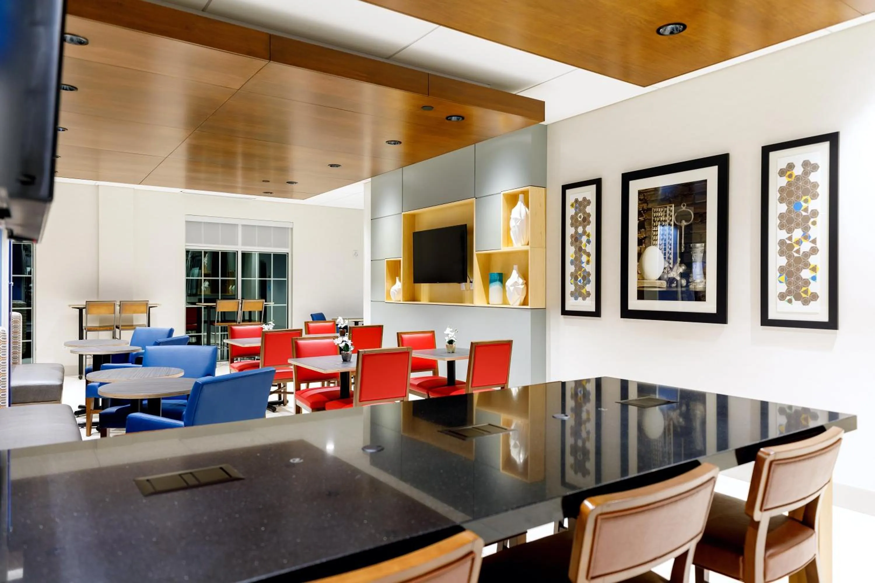 Breakfast in Holiday Inn Express & Suites - Sturbridge by IHG