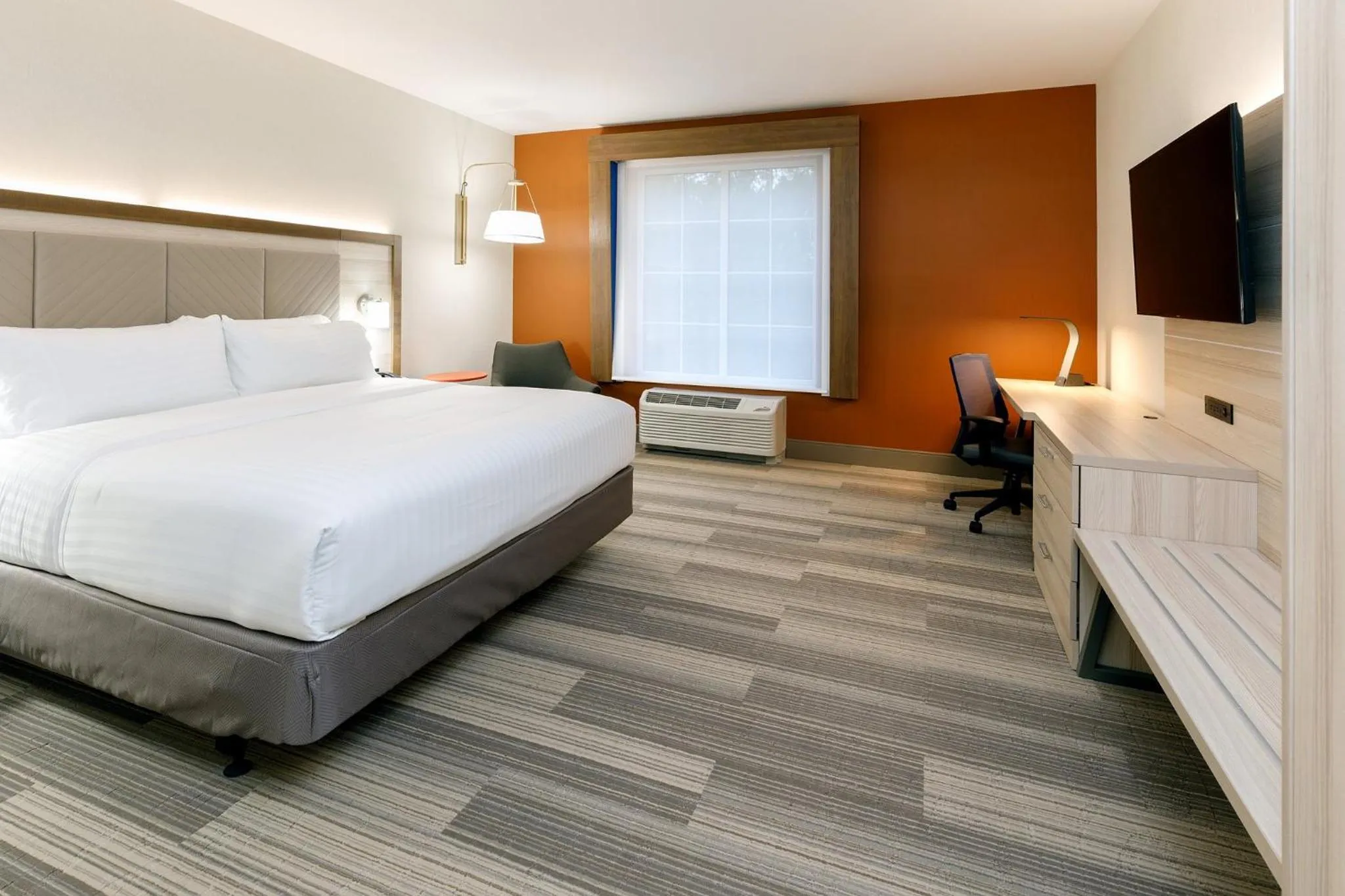 Photo of the whole room, Bed in Holiday Inn Express & Suites - Sturbridge by IHG