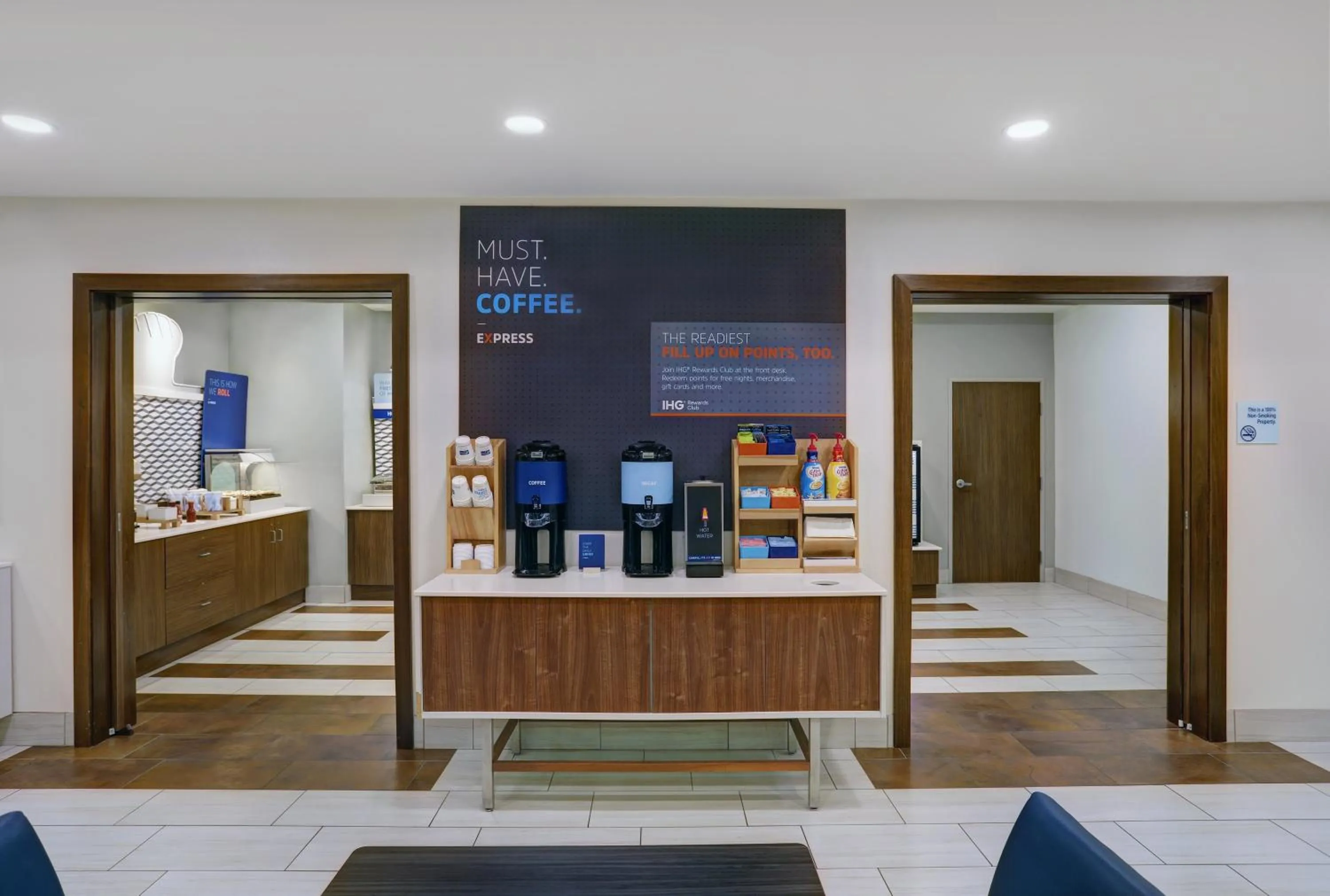 Breakfast in Holiday Inn Express & Suites - Lenexa - Overland Park Area by IHG