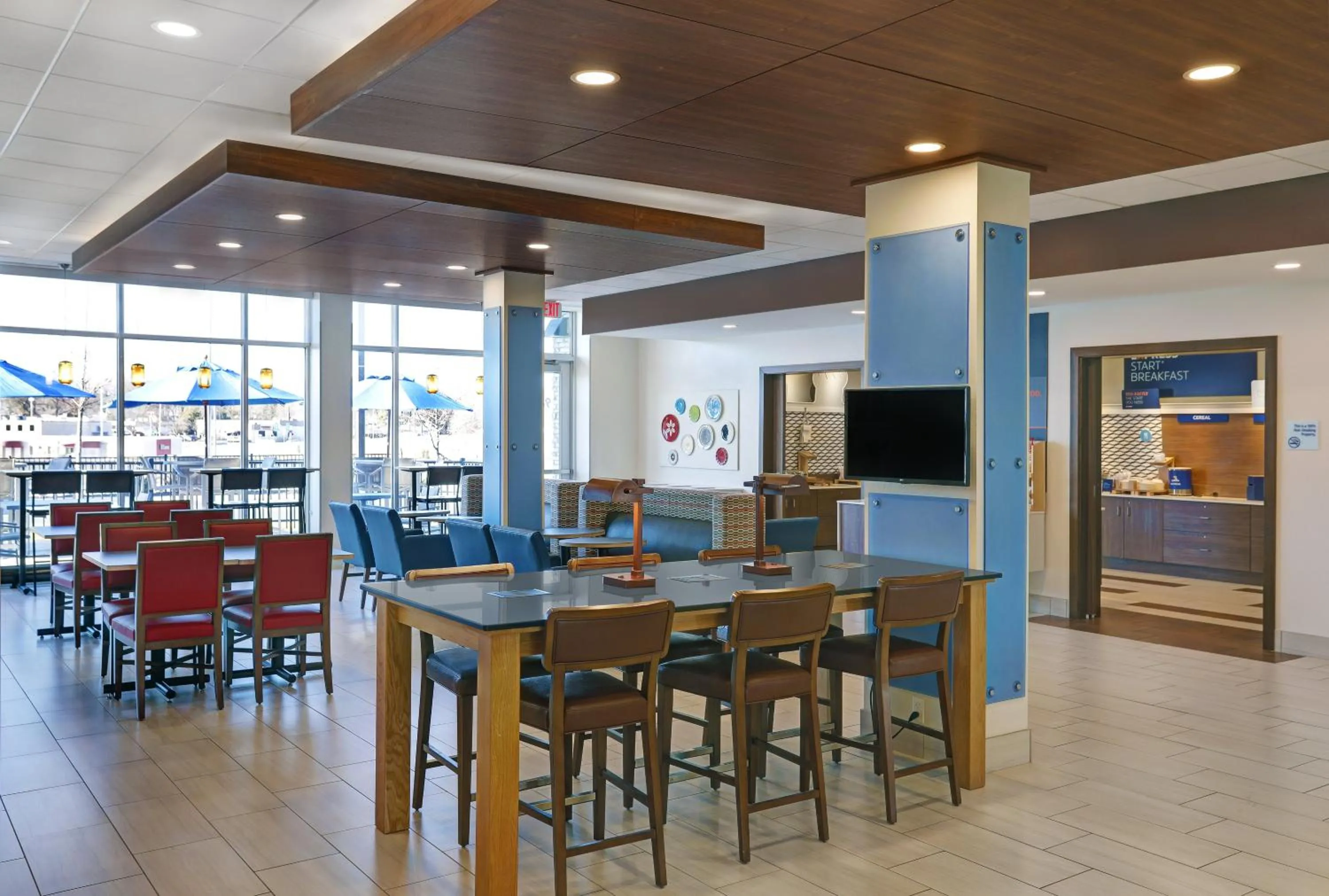 Breakfast in Holiday Inn Express & Suites - Lenexa - Overland Park Area by IHG