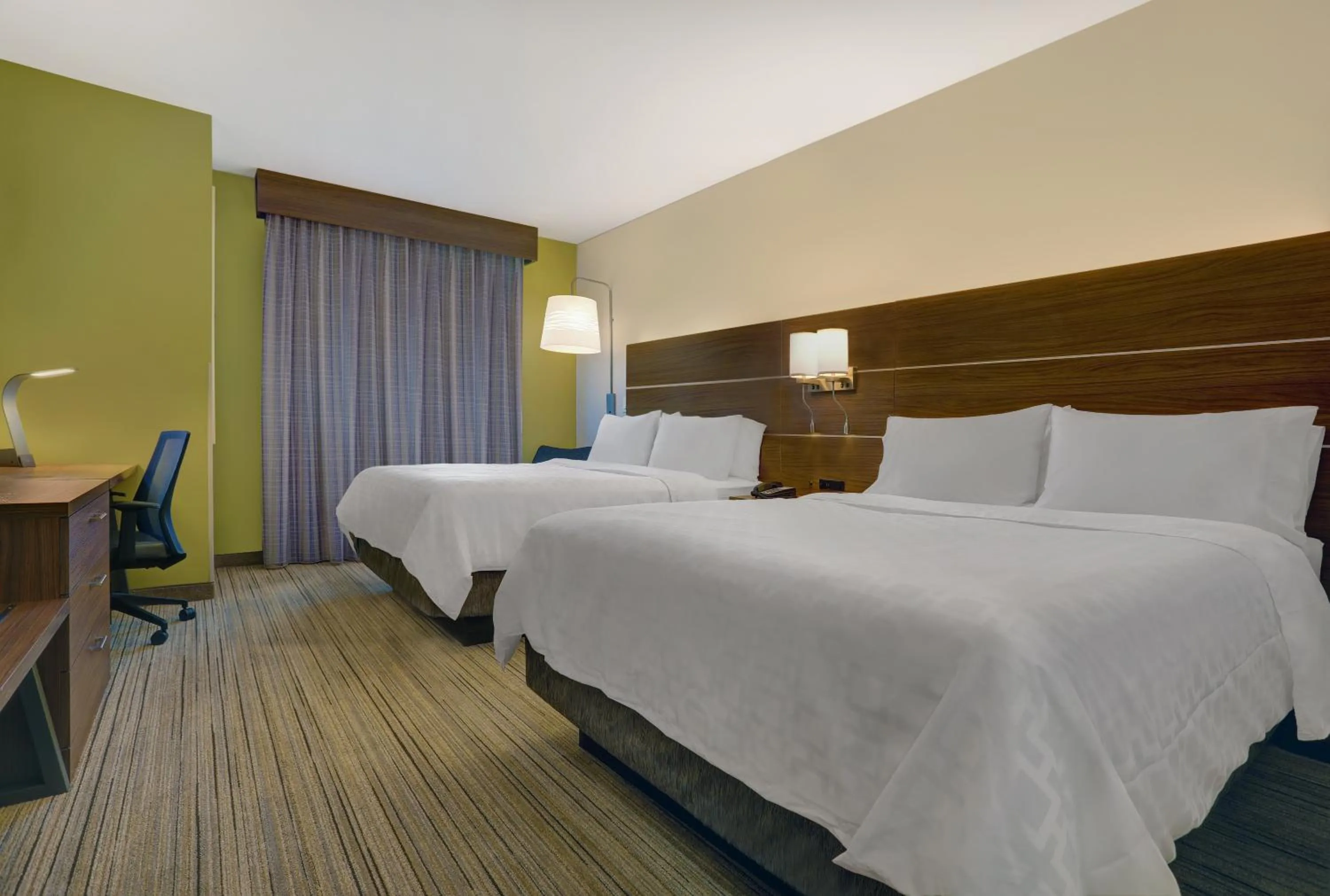 Photo of the whole room, Bed in Holiday Inn Express & Suites - Lenexa - Overland Park Area by IHG