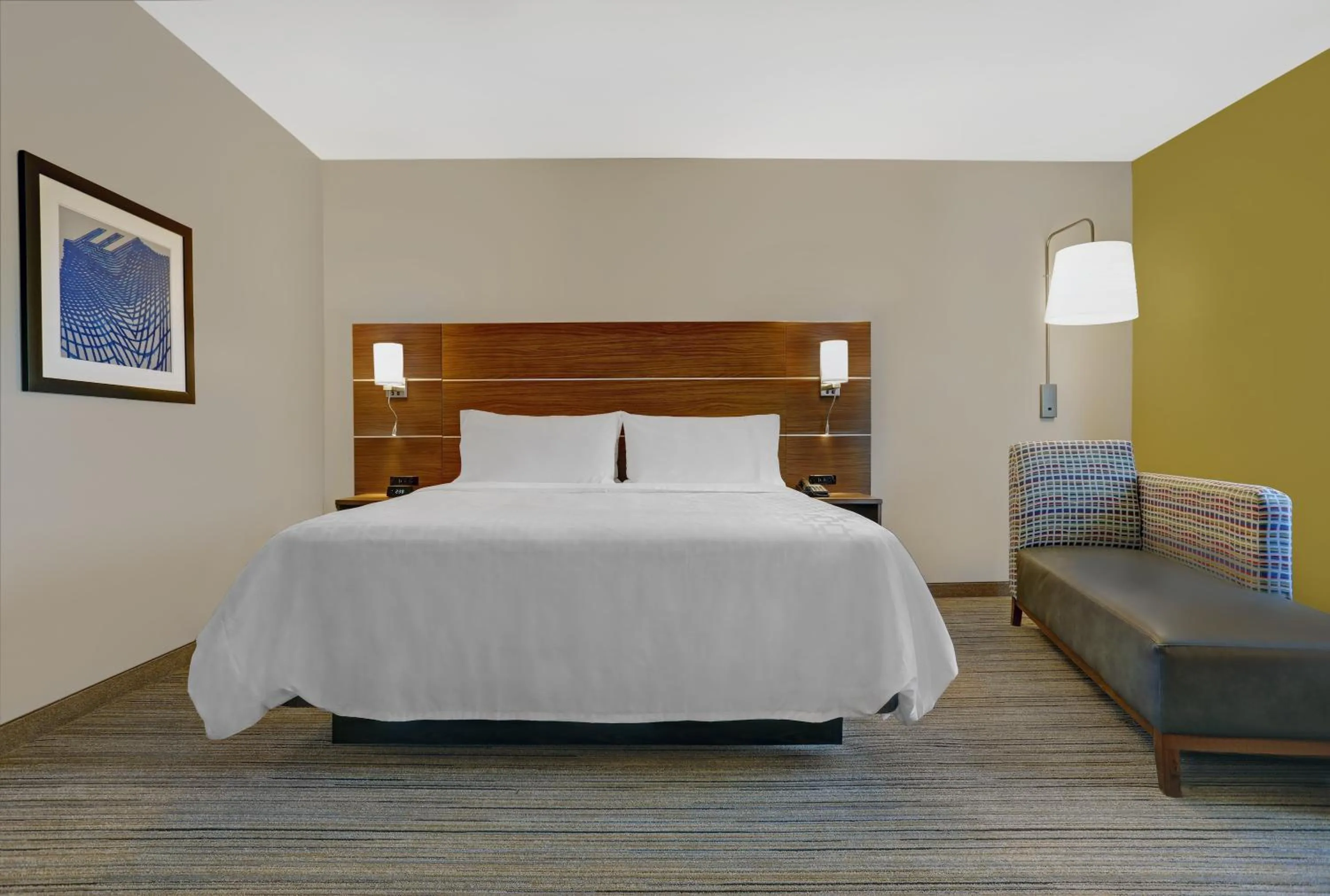 Photo of the whole room, Bed in Holiday Inn Express & Suites - Lenexa - Overland Park Area by IHG