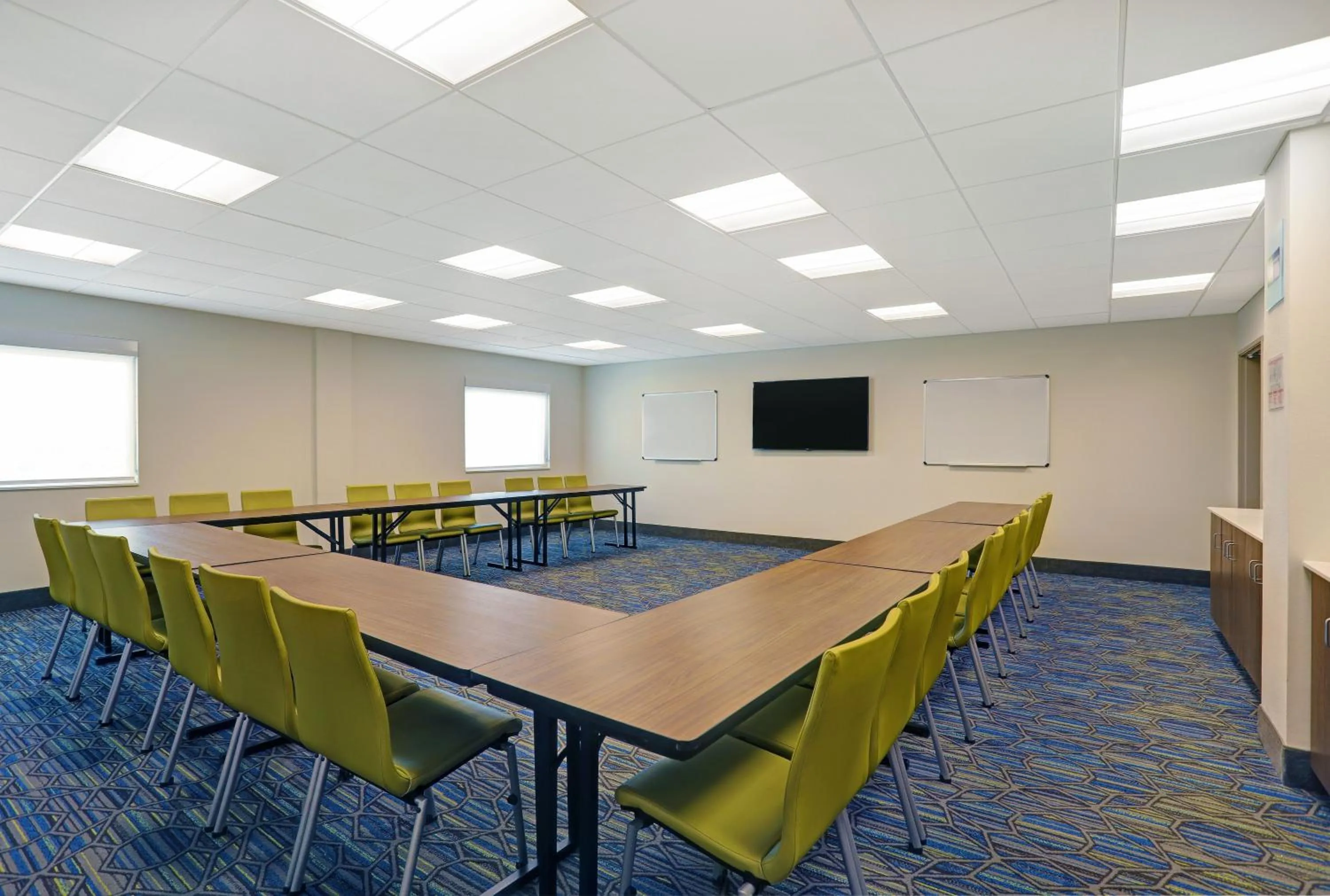 Meeting/conference room in Holiday Inn Express & Suites - Lenexa - Overland Park Area by IHG