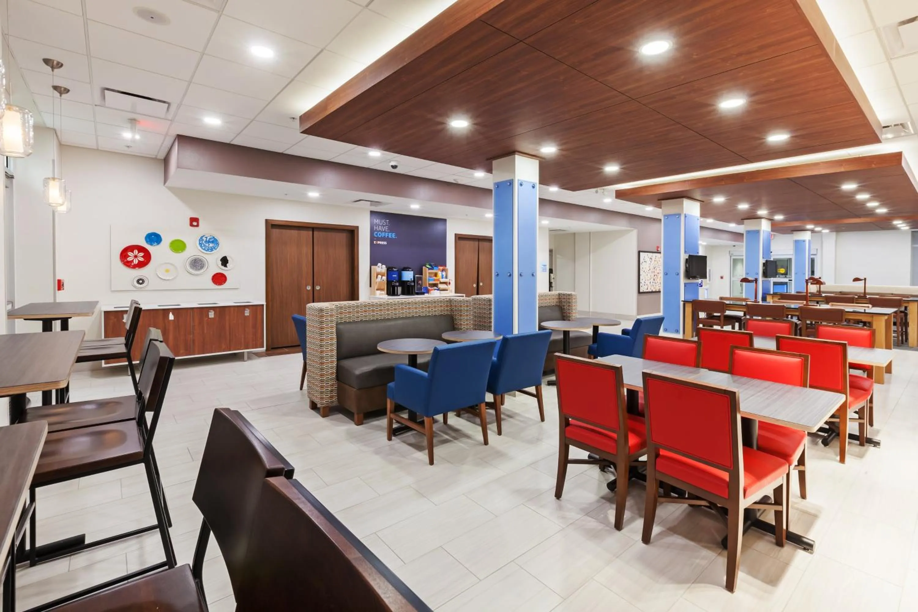 Breakfast in Holiday Inn Express & Suites - Lenexa - Overland Park Area by IHG