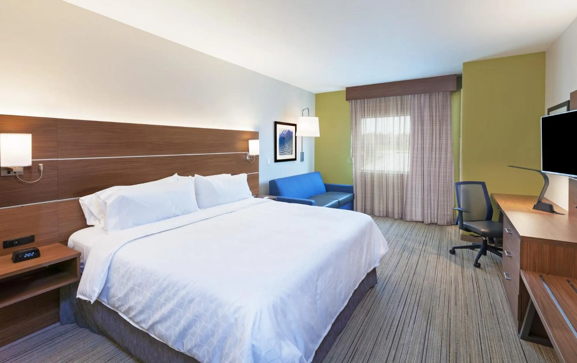 TV and multimedia, Bed in Holiday Inn Express & Suites - Lenexa - Overland Park Area by IHG