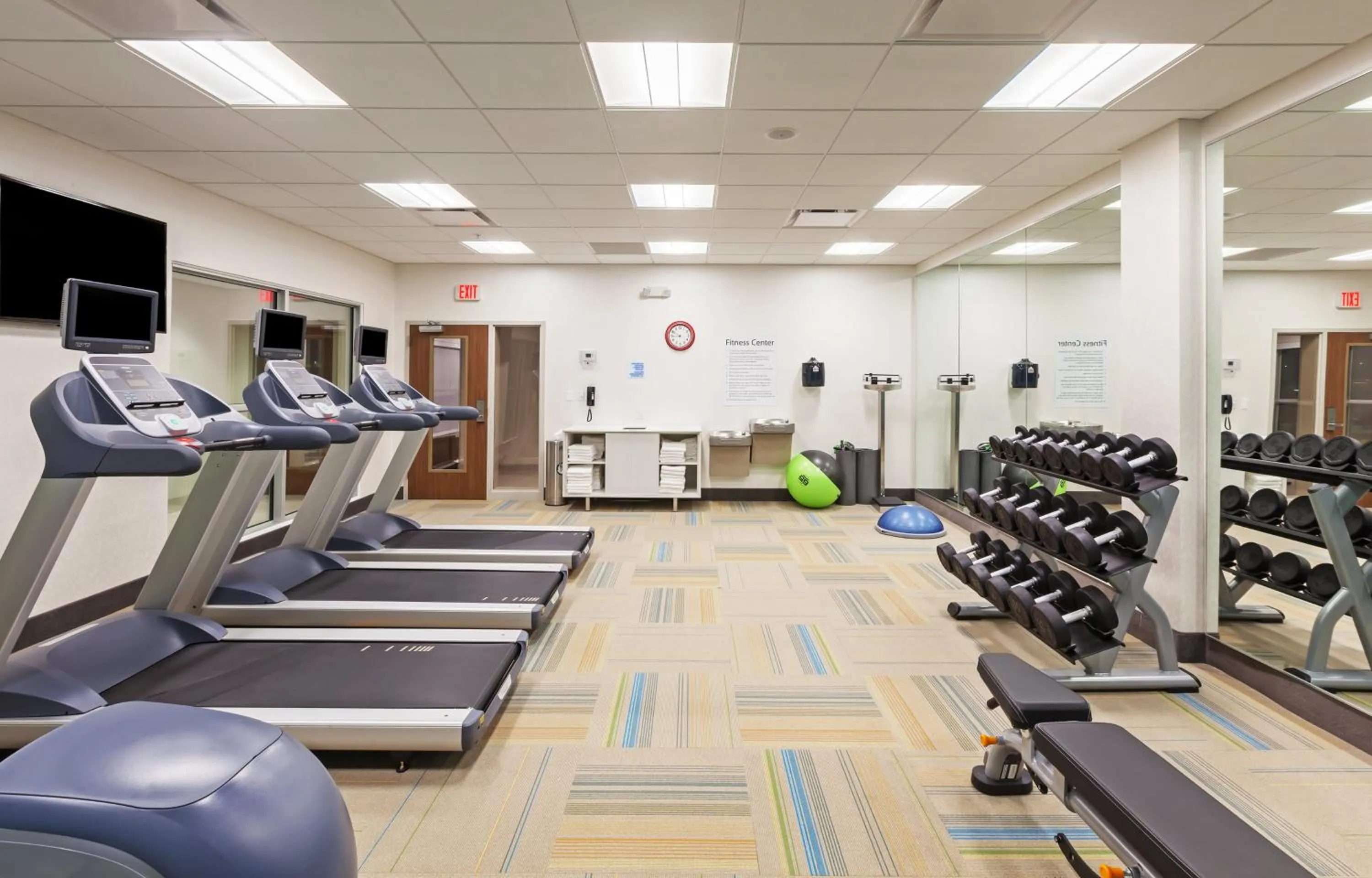 Fitness centre/facilities in Holiday Inn Express & Suites - Lenexa - Overland Park Area by IHG