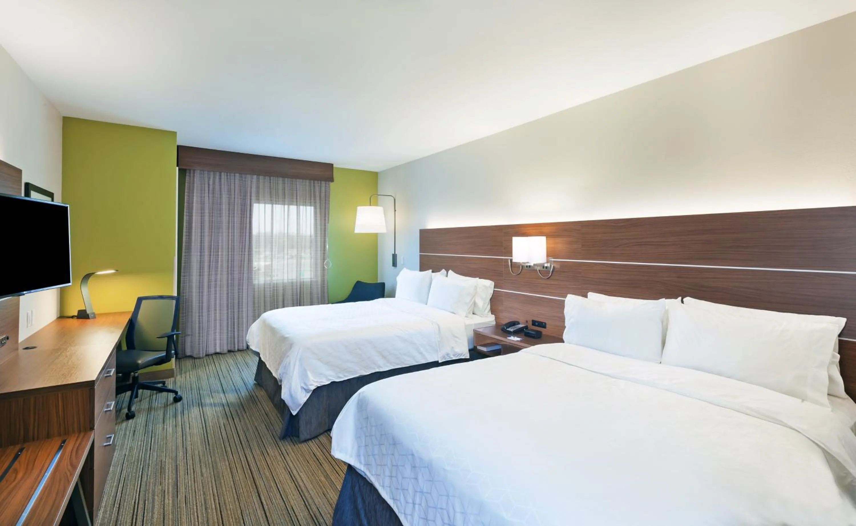Photo of the whole room, Bed in Holiday Inn Express & Suites - Lenexa - Overland Park Area by IHG