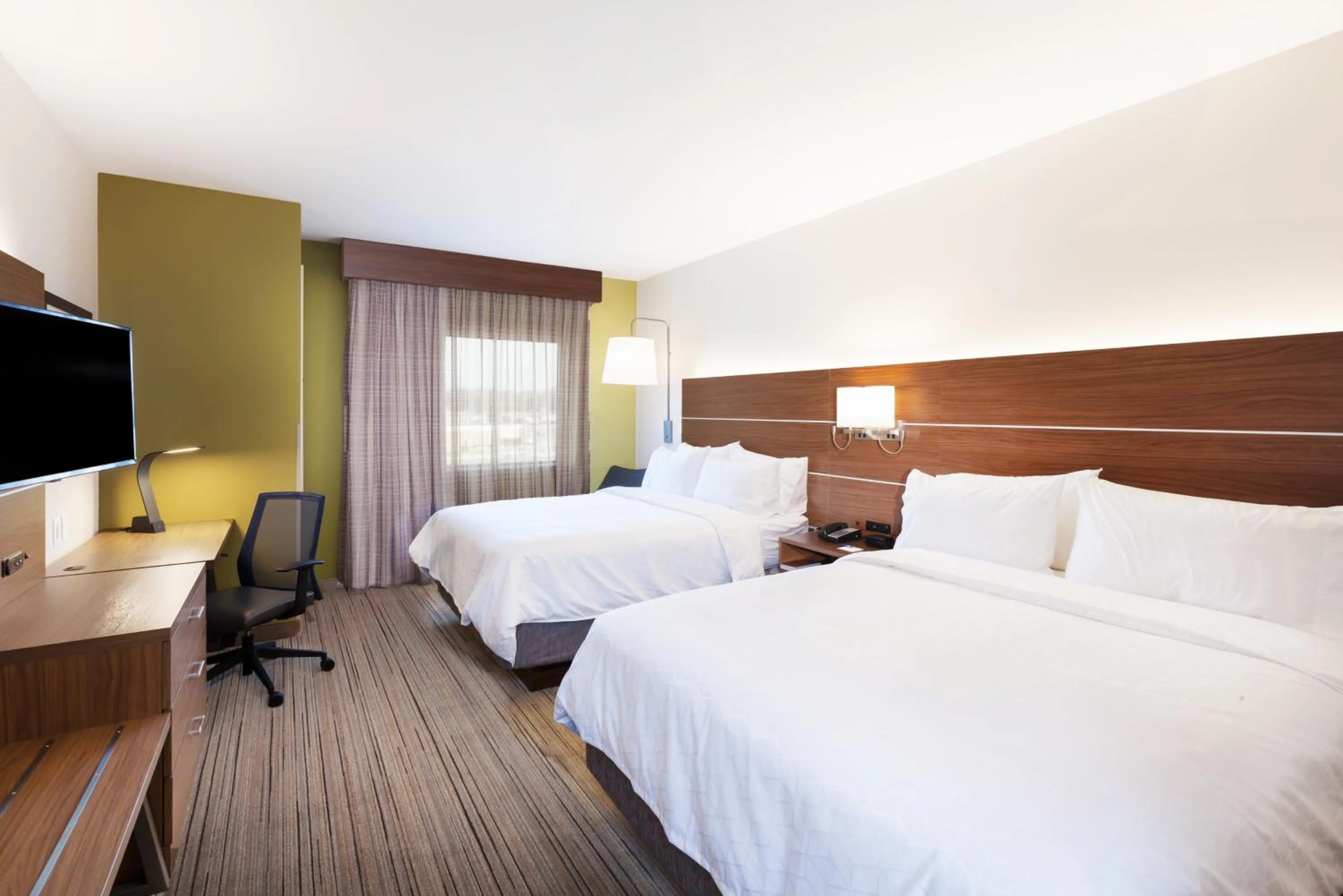 Photo of the whole room, Bed in Holiday Inn Express & Suites - Lenexa - Overland Park Area by IHG