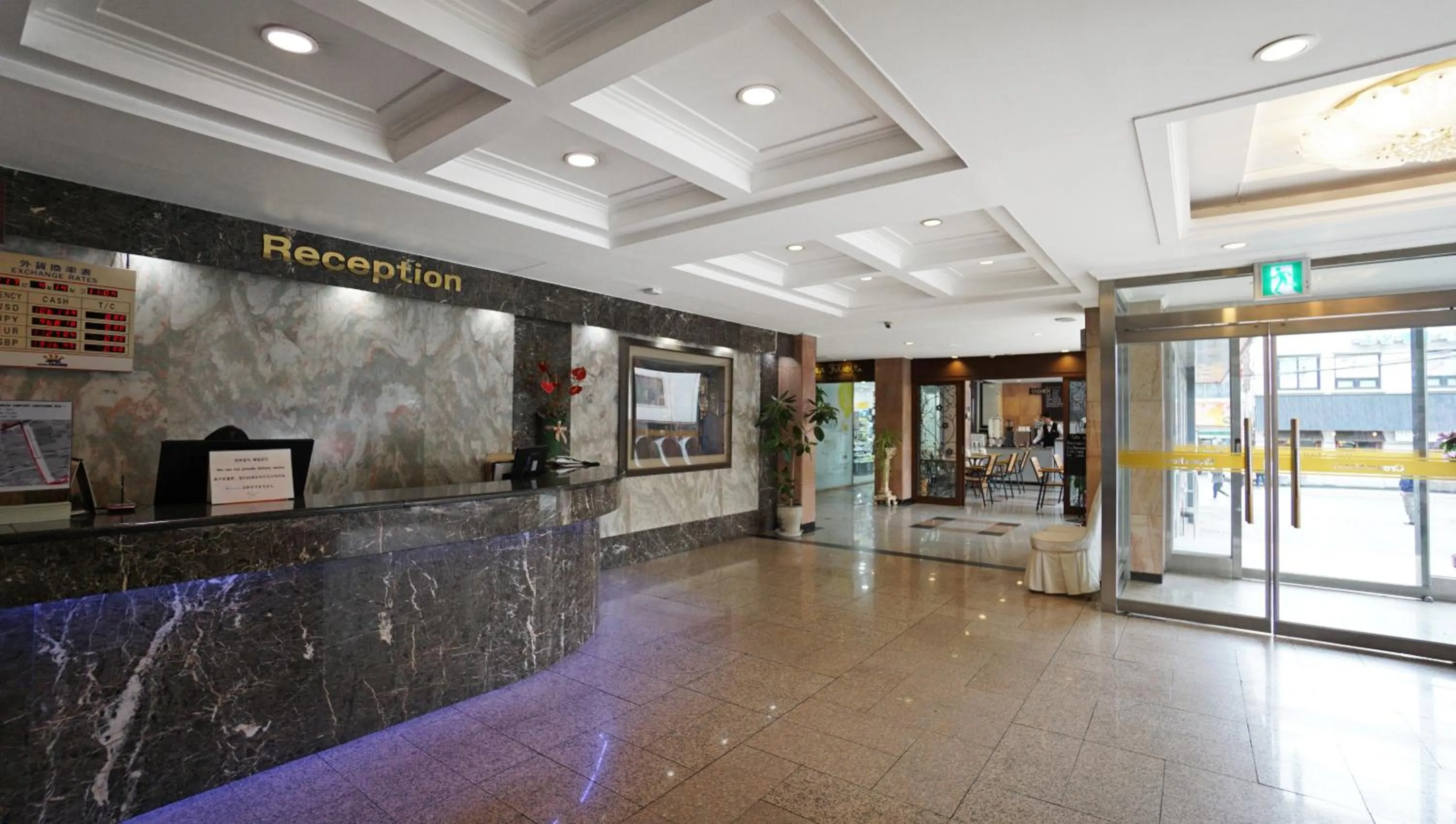 Lobby or reception in Insadong Crown Hotel