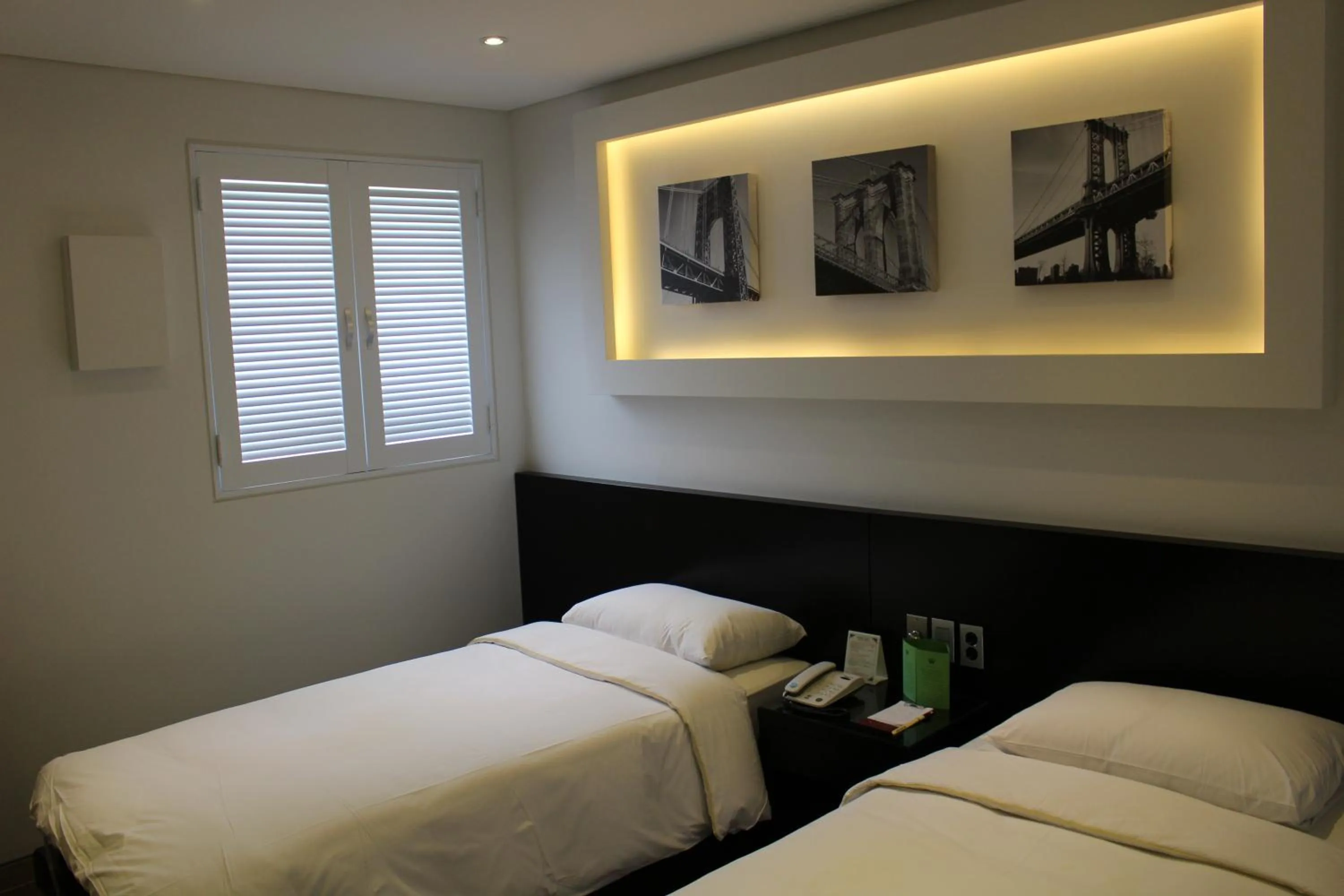 Bedroom, Bed in Insadong Crown Hotel