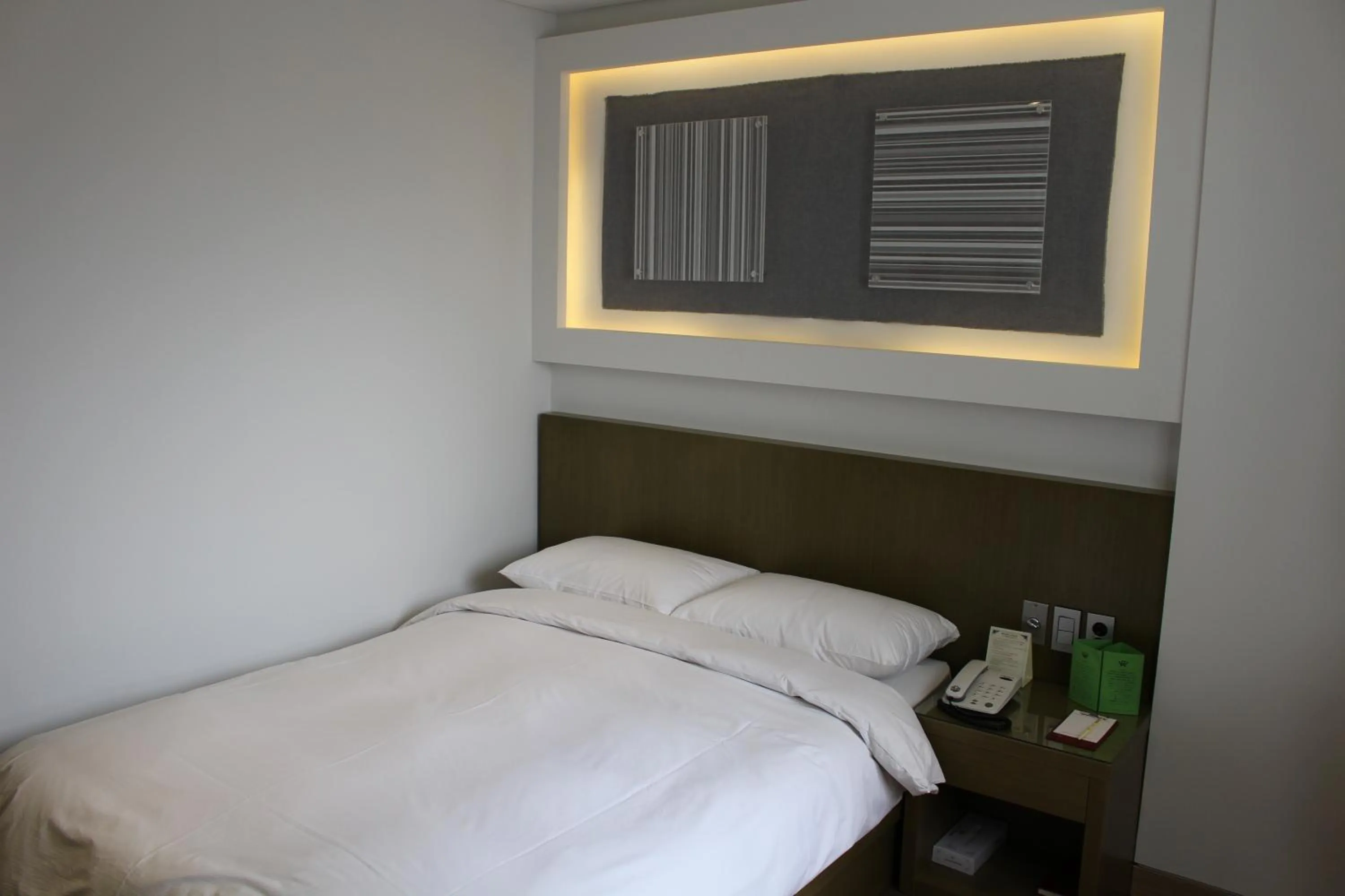 Decorative detail, Bed in Insadong Crown Hotel