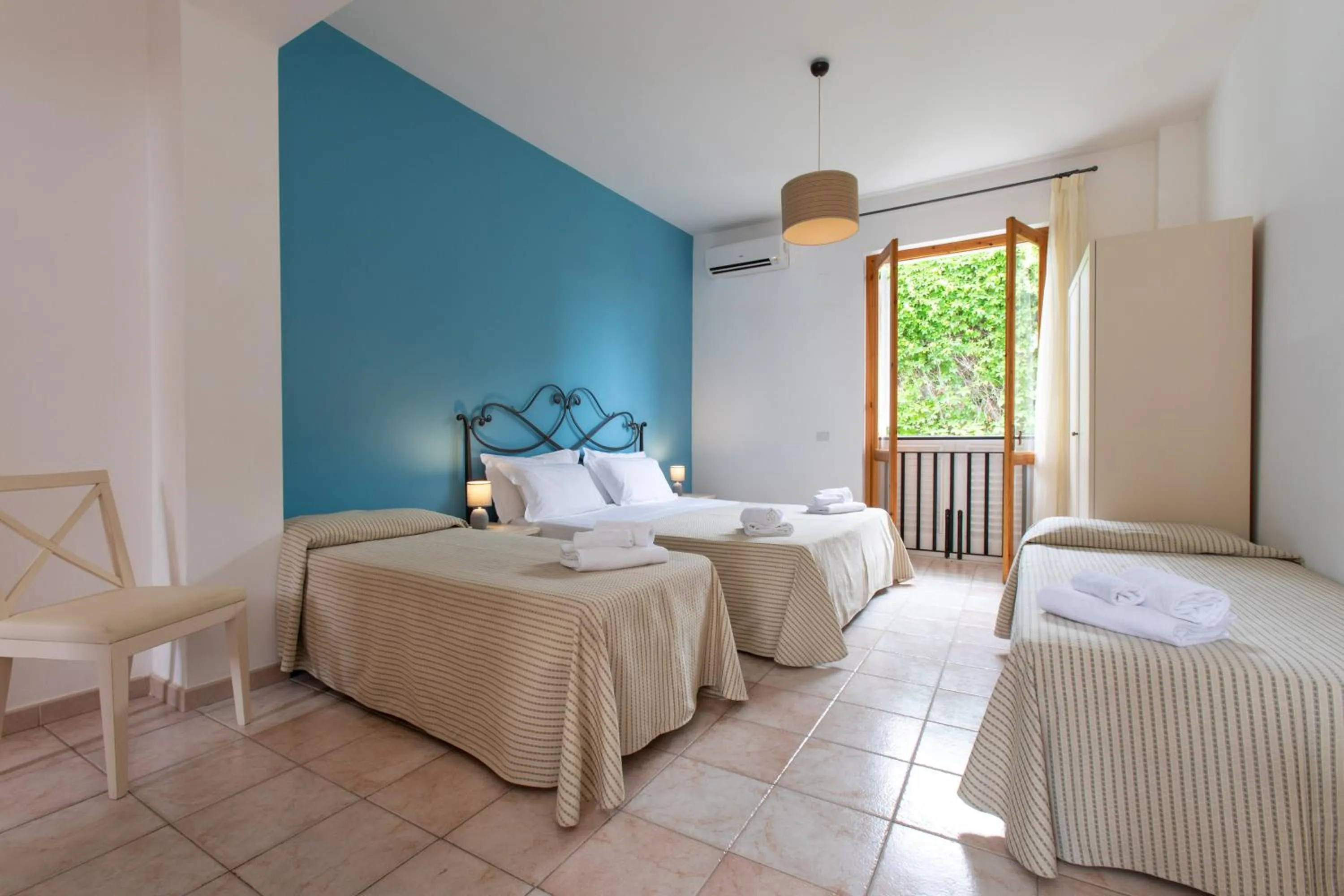 Bedroom, Bed in Hotel Amarea - Aeolian Charme