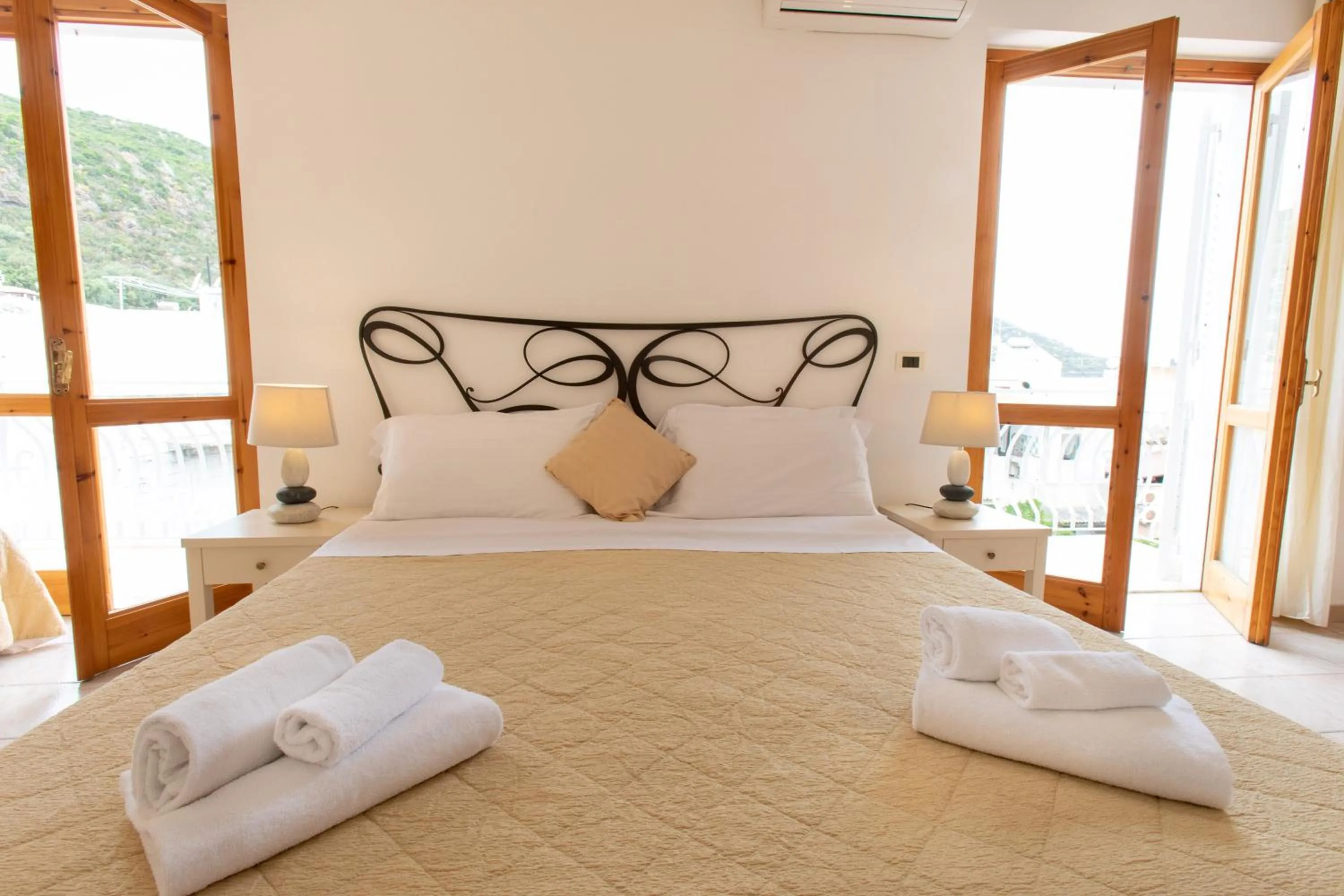 Bedroom, Bed in Hotel Amarea - Aeolian Charme