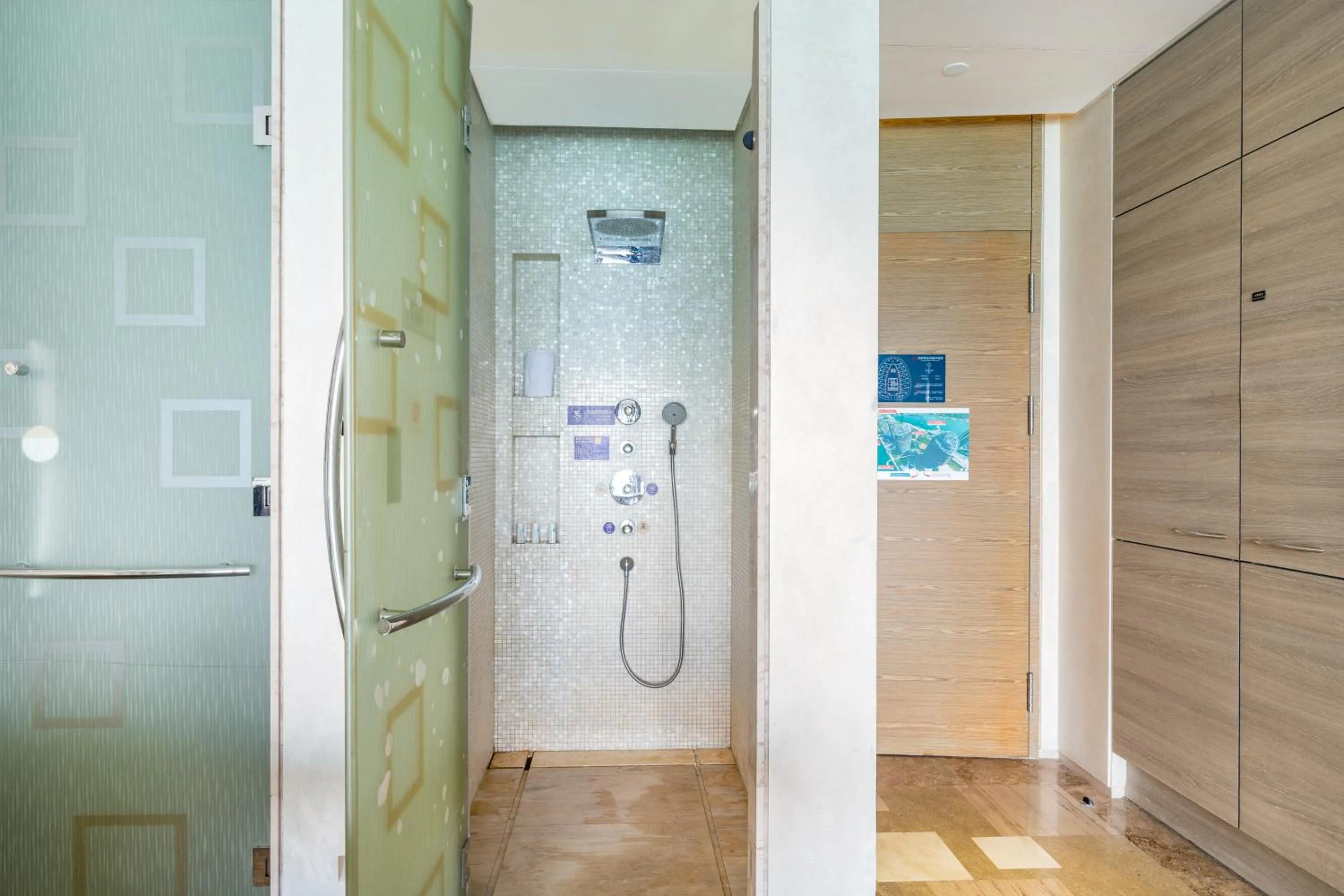 Bathroom in Sanya Phoenix Island Yuejia flat