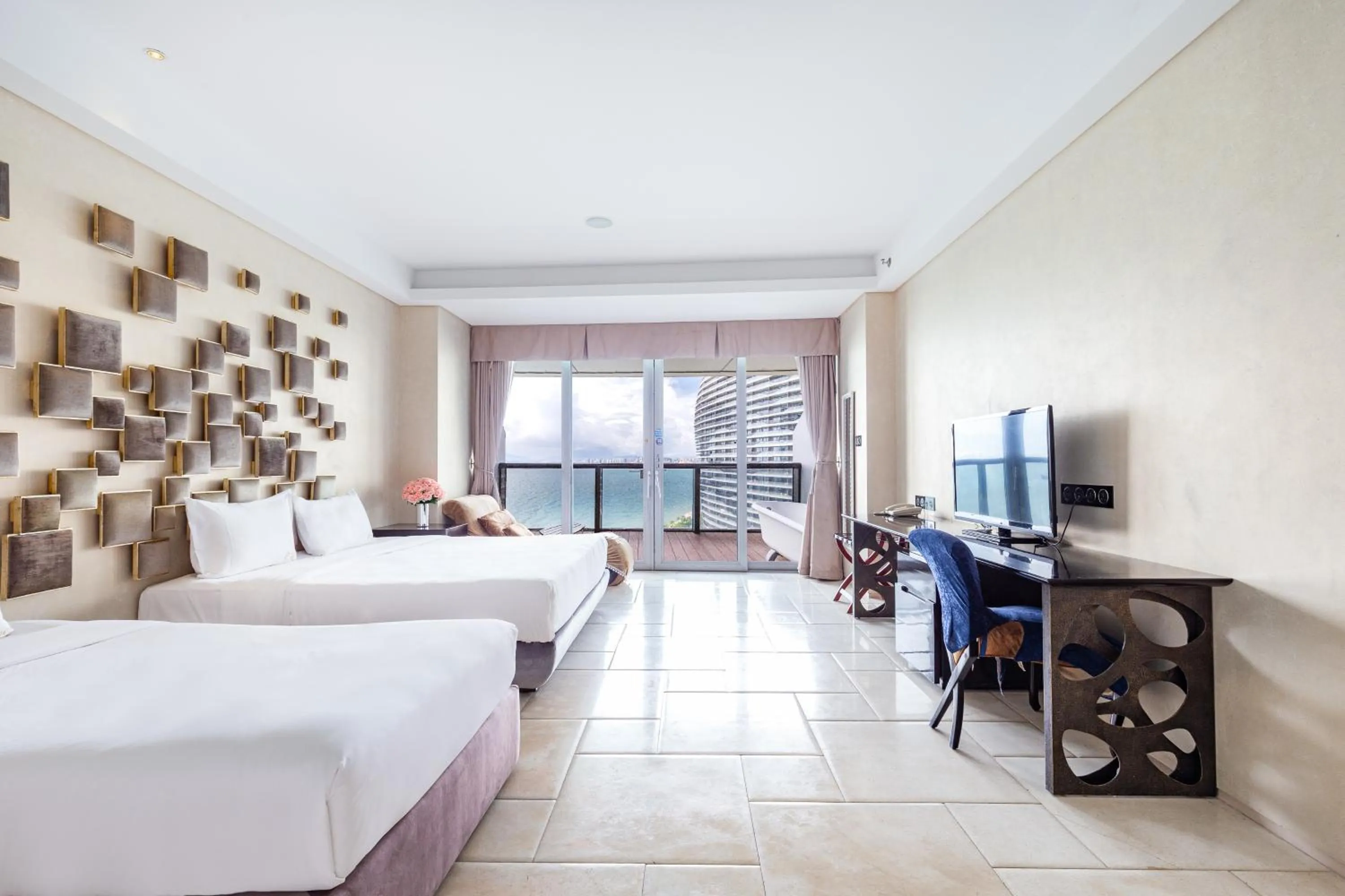 Night in Sanya Phoenix Island Yuejia flat