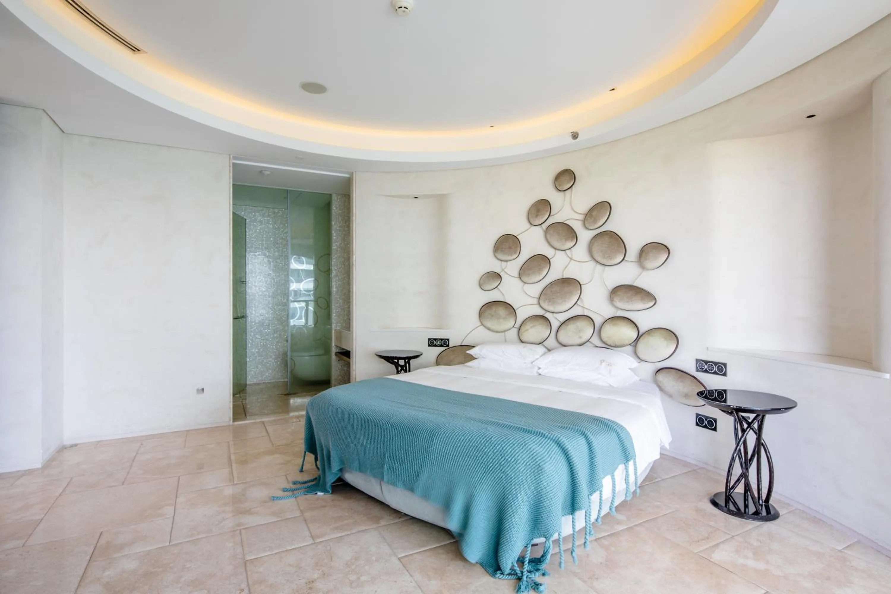 Bed in Sanya Phoenix Island Yuejia flat