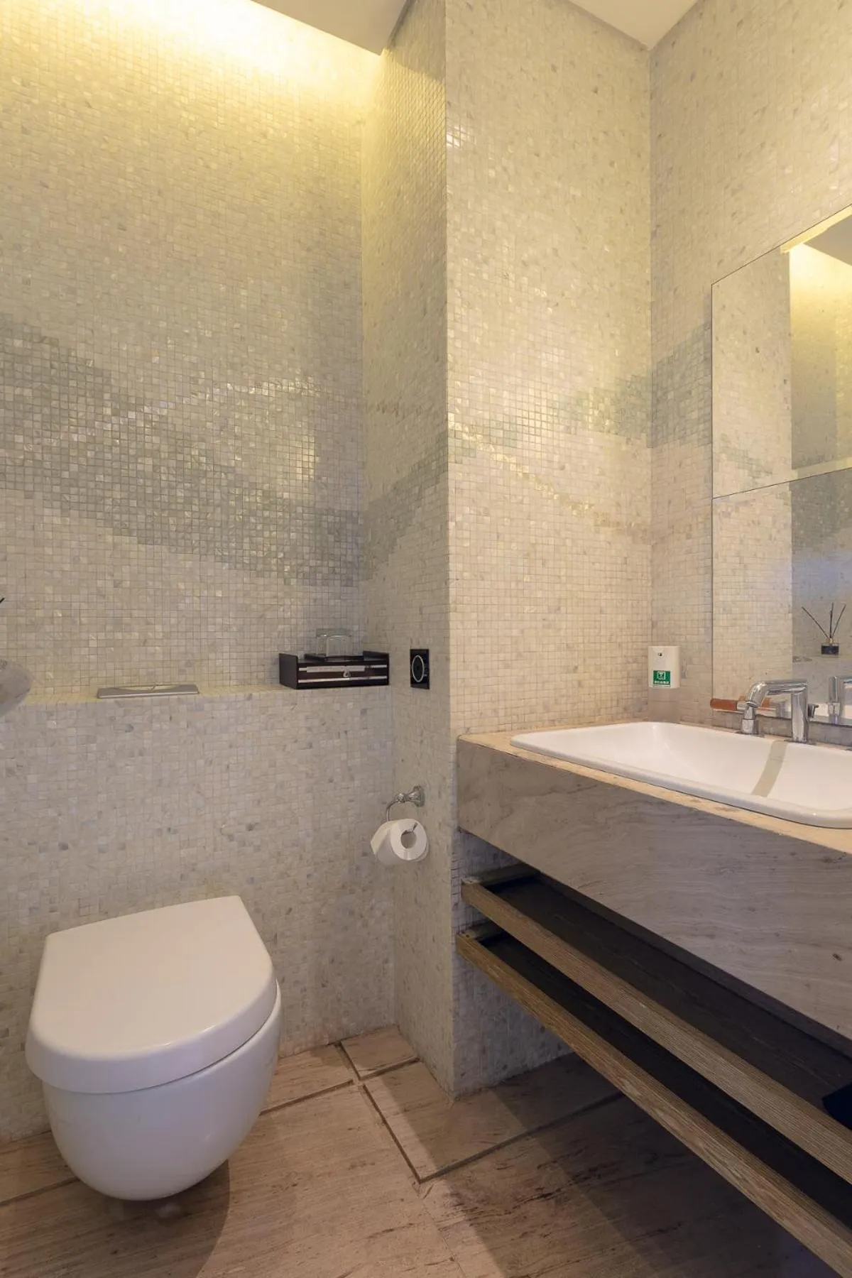 Toilet in Sanya Phoenix Island Yuejia flat