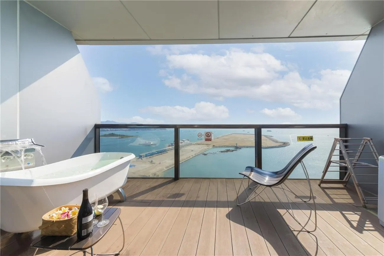 Balcony/Terrace in Sanya Phoenix Island Yuejia flat