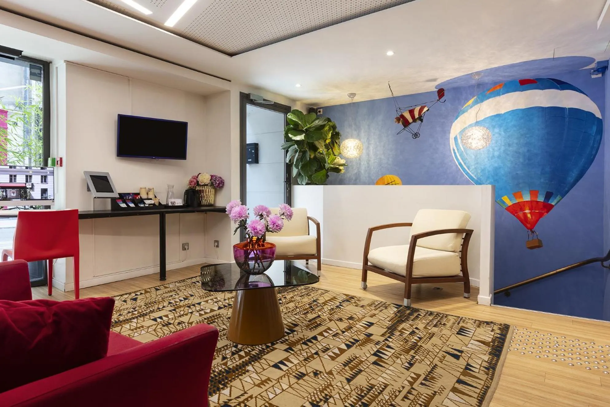 Lobby or reception in Hôtel Hor Les Lumières