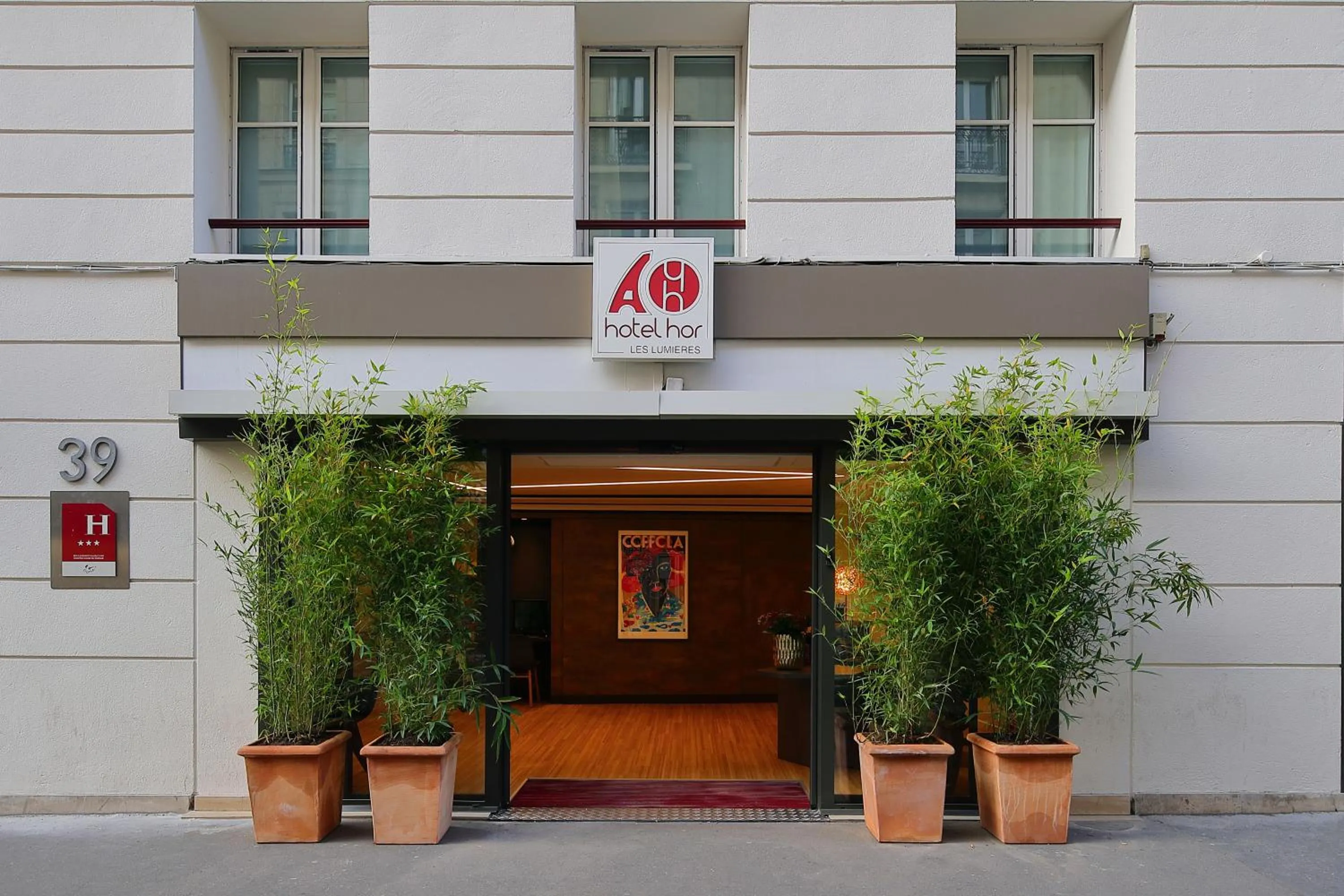 Facade/entrance in Hôtel Hor Les Lumières