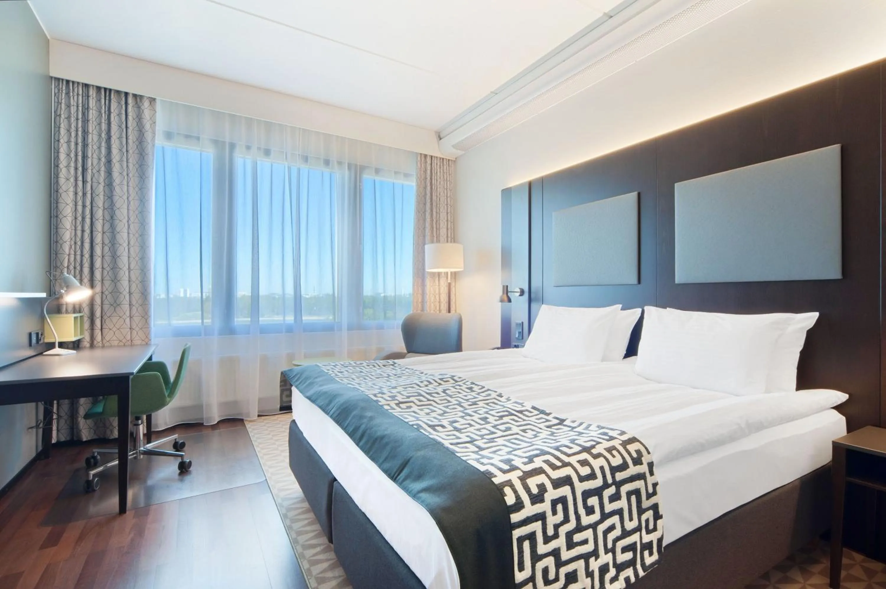 Photo of the whole room, Bed in Holiday Inn Helsinki West - Ruoholahti by IHG