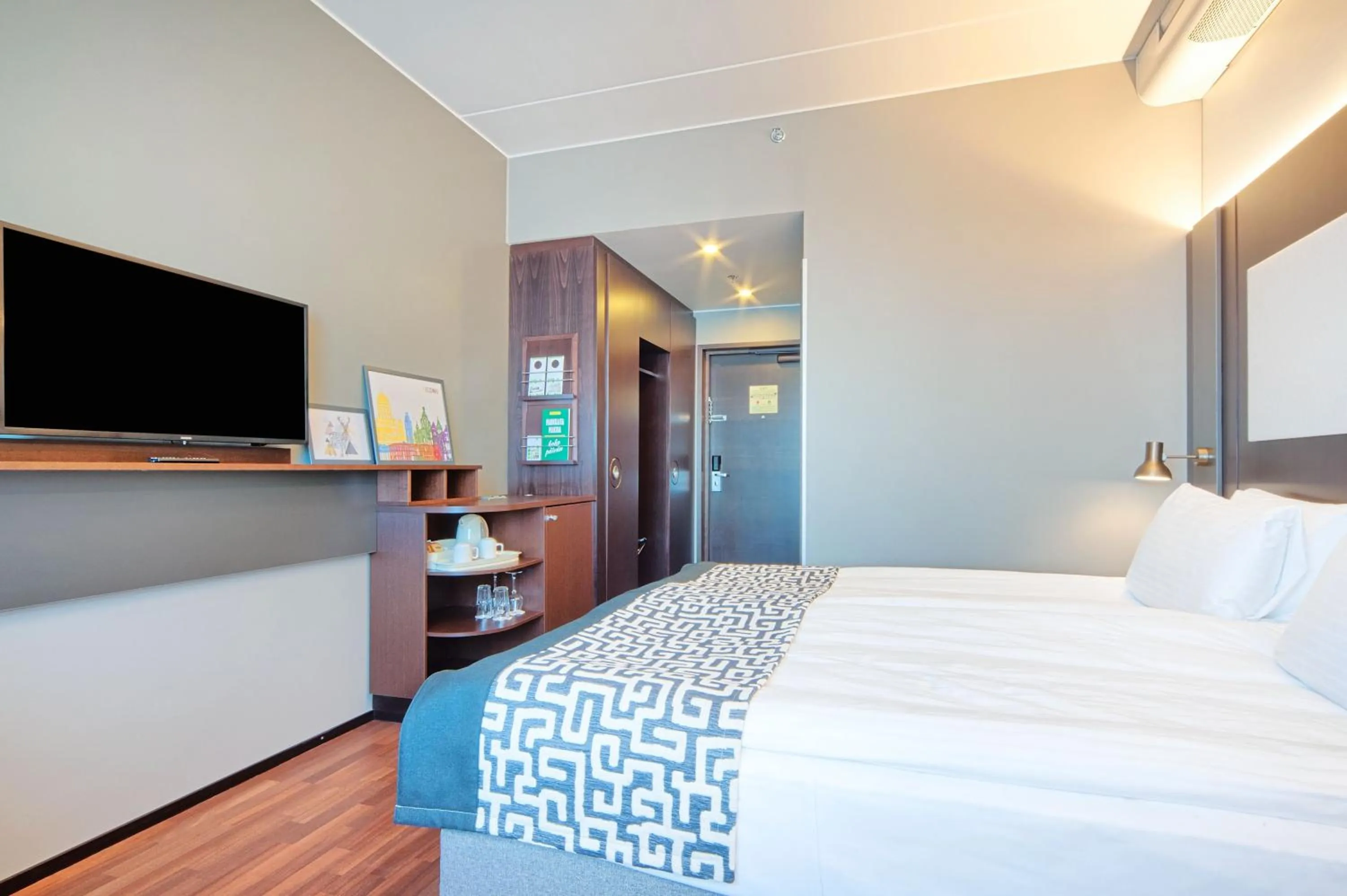 Photo of the whole room, Bed in Holiday Inn Helsinki West - Ruoholahti by IHG