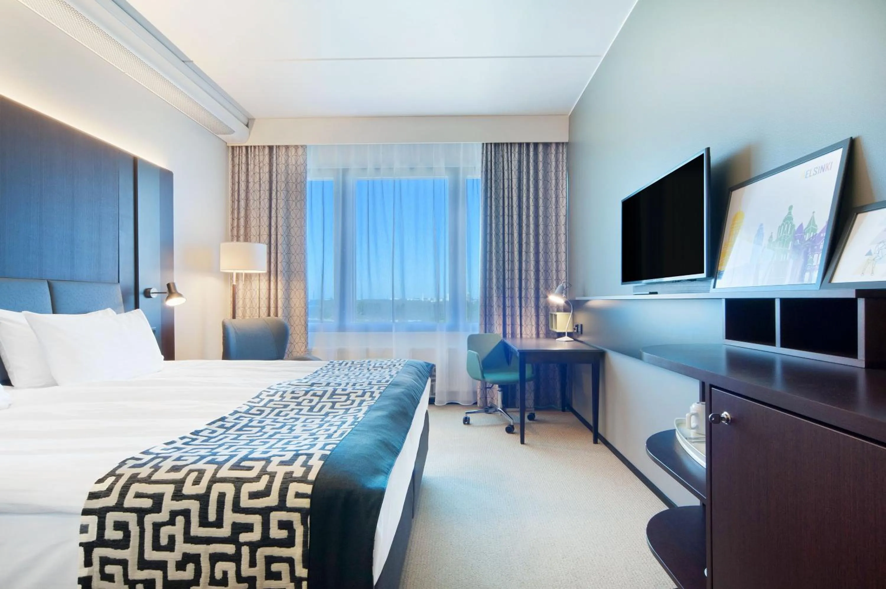 Photo of the whole room, Bed in Holiday Inn Helsinki West - Ruoholahti by IHG