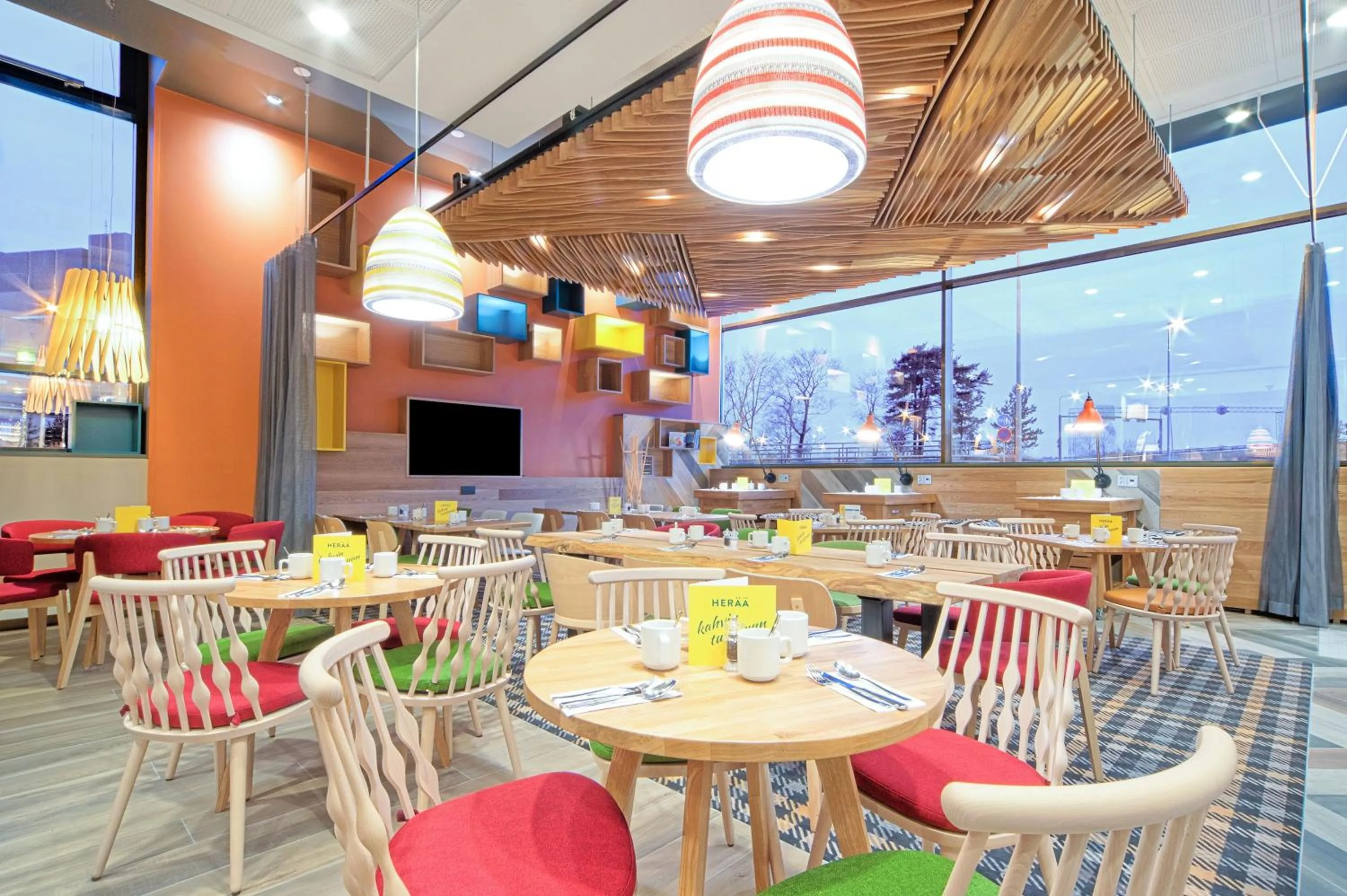 Restaurant/places to eat in Holiday Inn Helsinki West - Ruoholahti by IHG