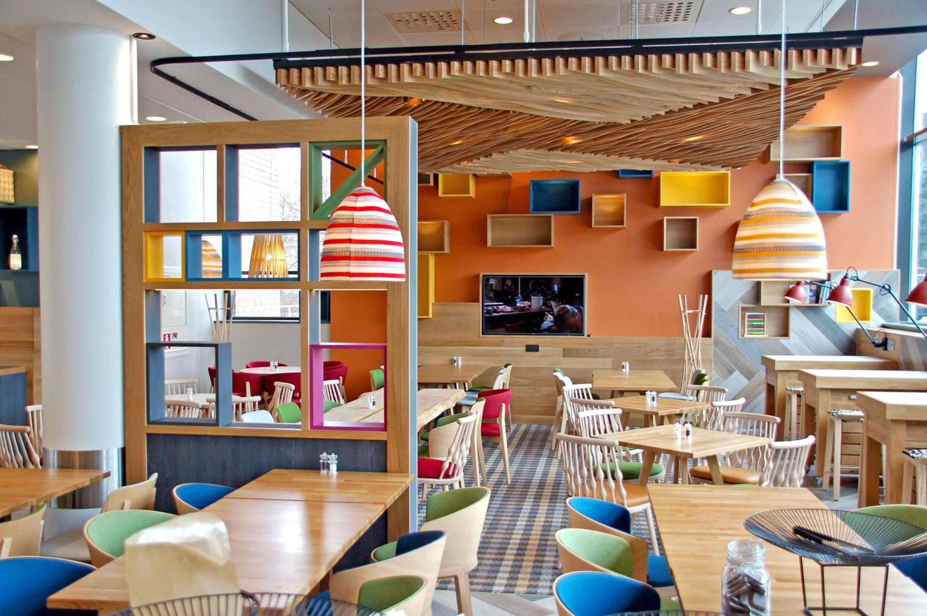 Restaurant/places to eat in Holiday Inn Helsinki West - Ruoholahti by IHG