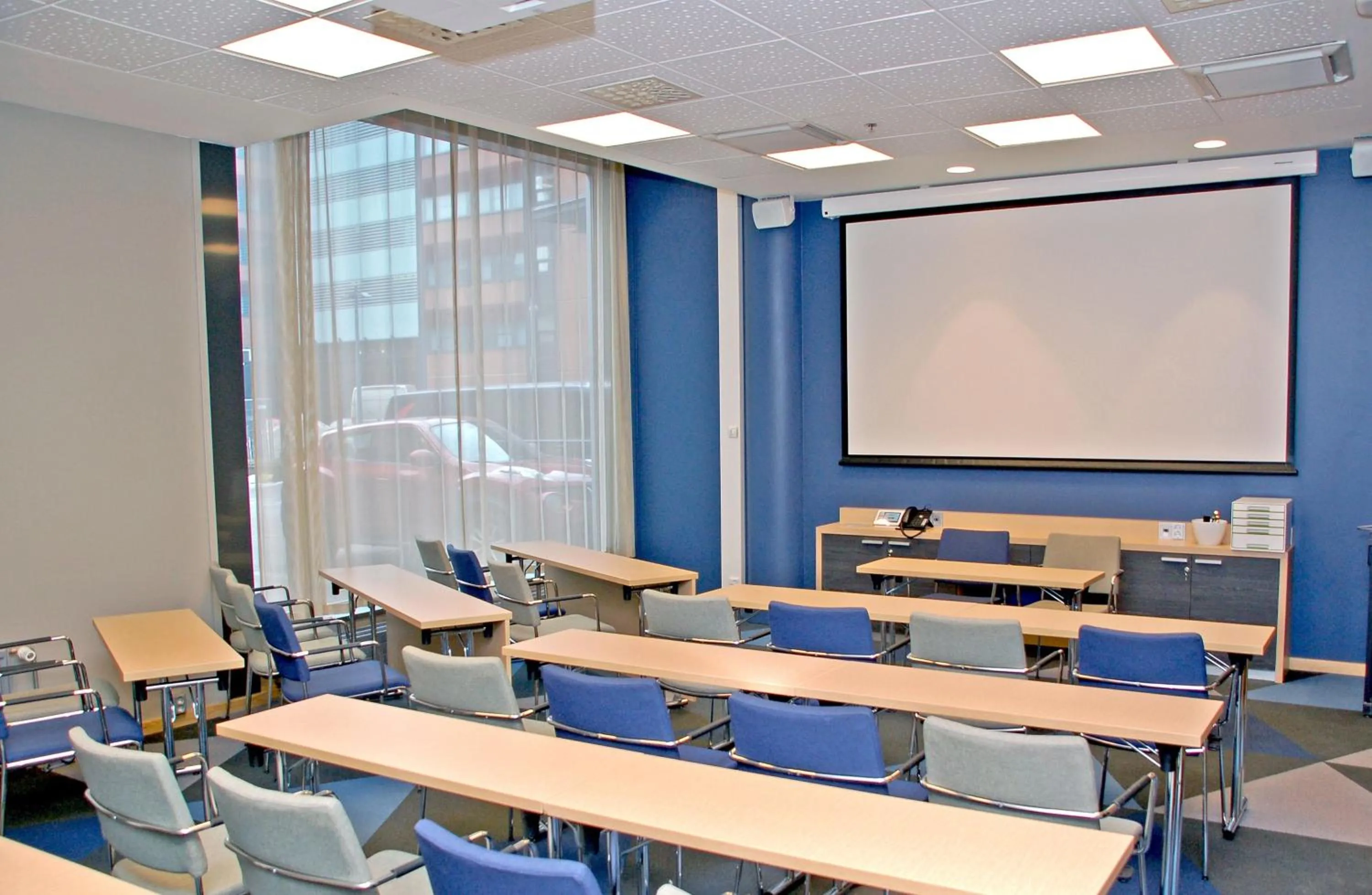 Meeting/conference room in Holiday Inn Helsinki West - Ruoholahti by IHG