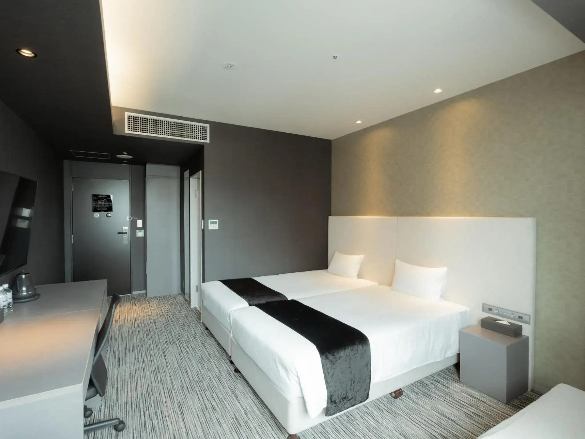 Executive Twin Room with Club Lounge Access in Hotel Aqua Citta Naha Executive Twin Room with Club Lounge Access in Hotel Aqua Citta Naha