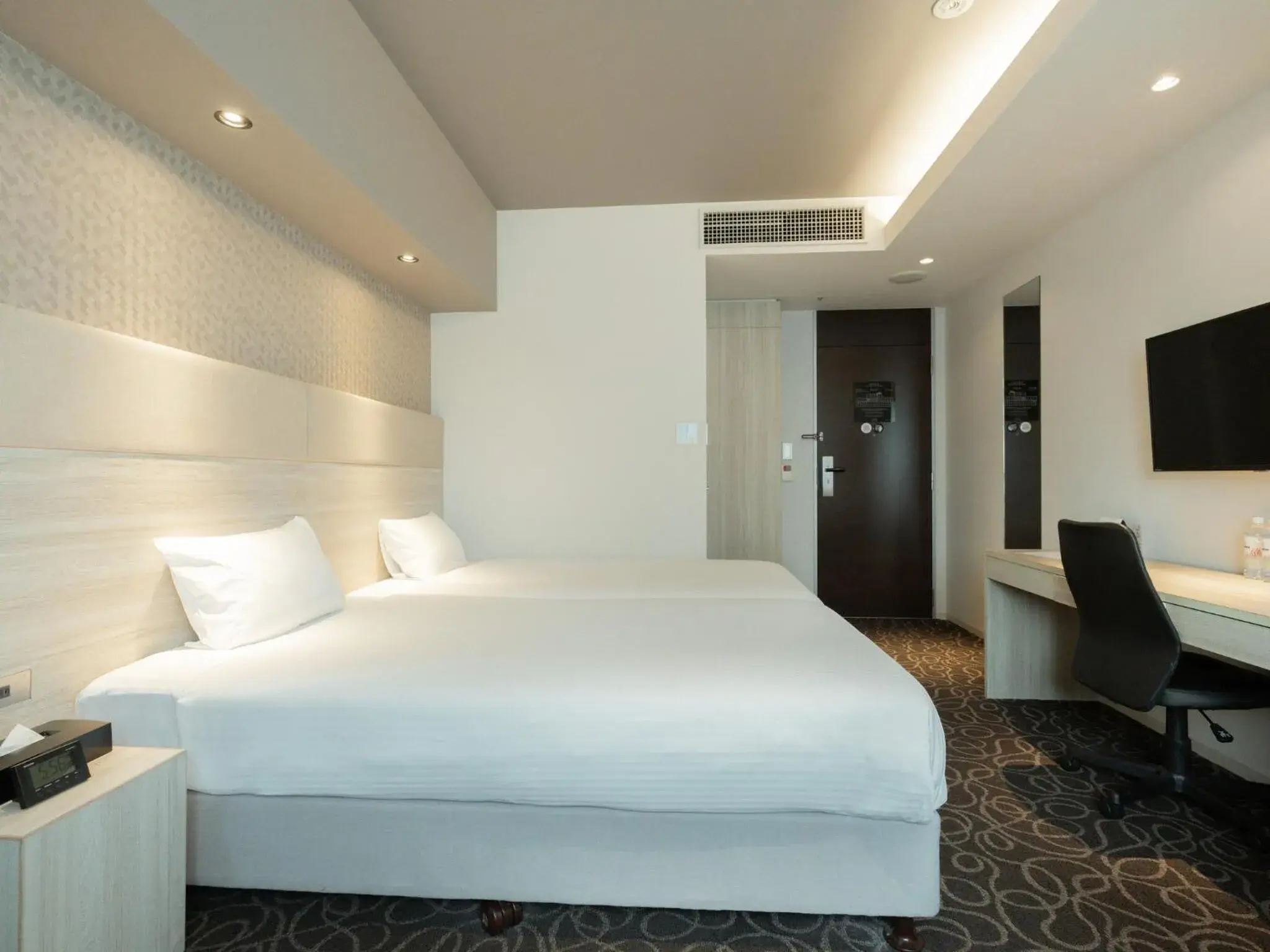 Club Twin Room with Club Lounge Access in Hotel Aqua Citta Naha Club Twin Room with Club Lounge Access in Hotel Aqua Citta Naha