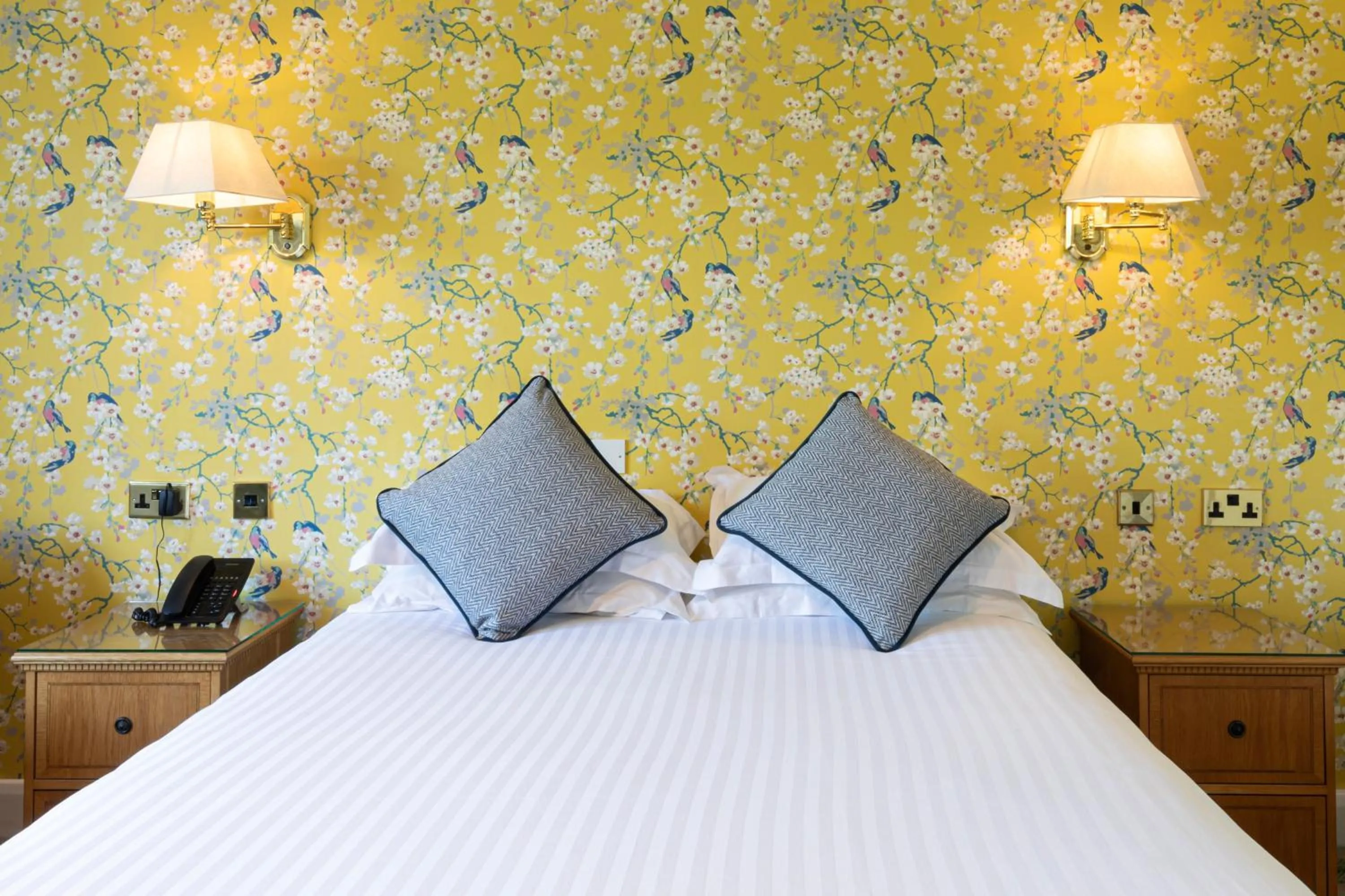 Bedroom, Bed in Lake District Castle Inn