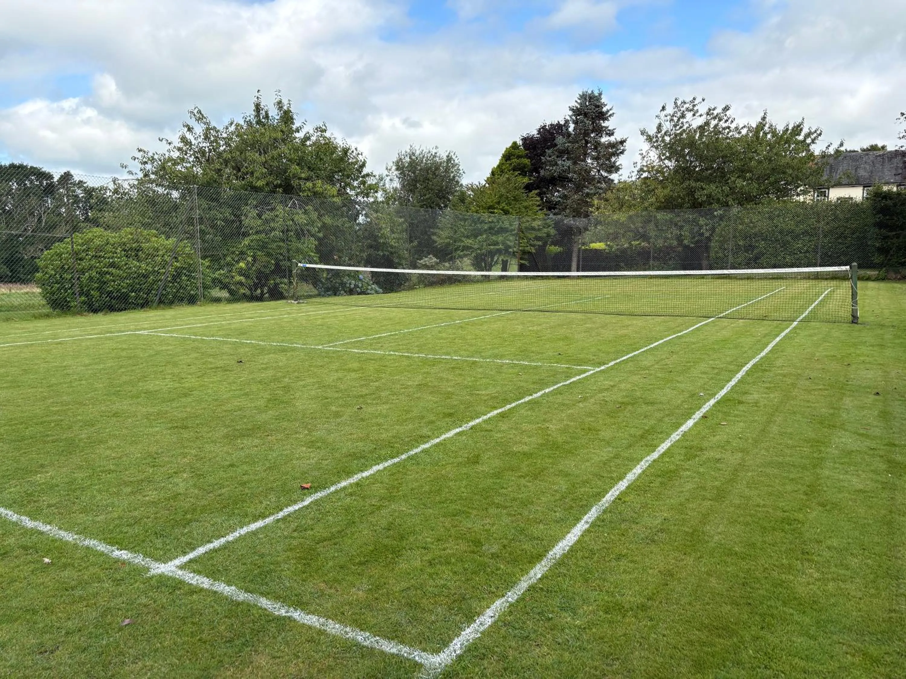 Tennis court in Lake District Castle Inn