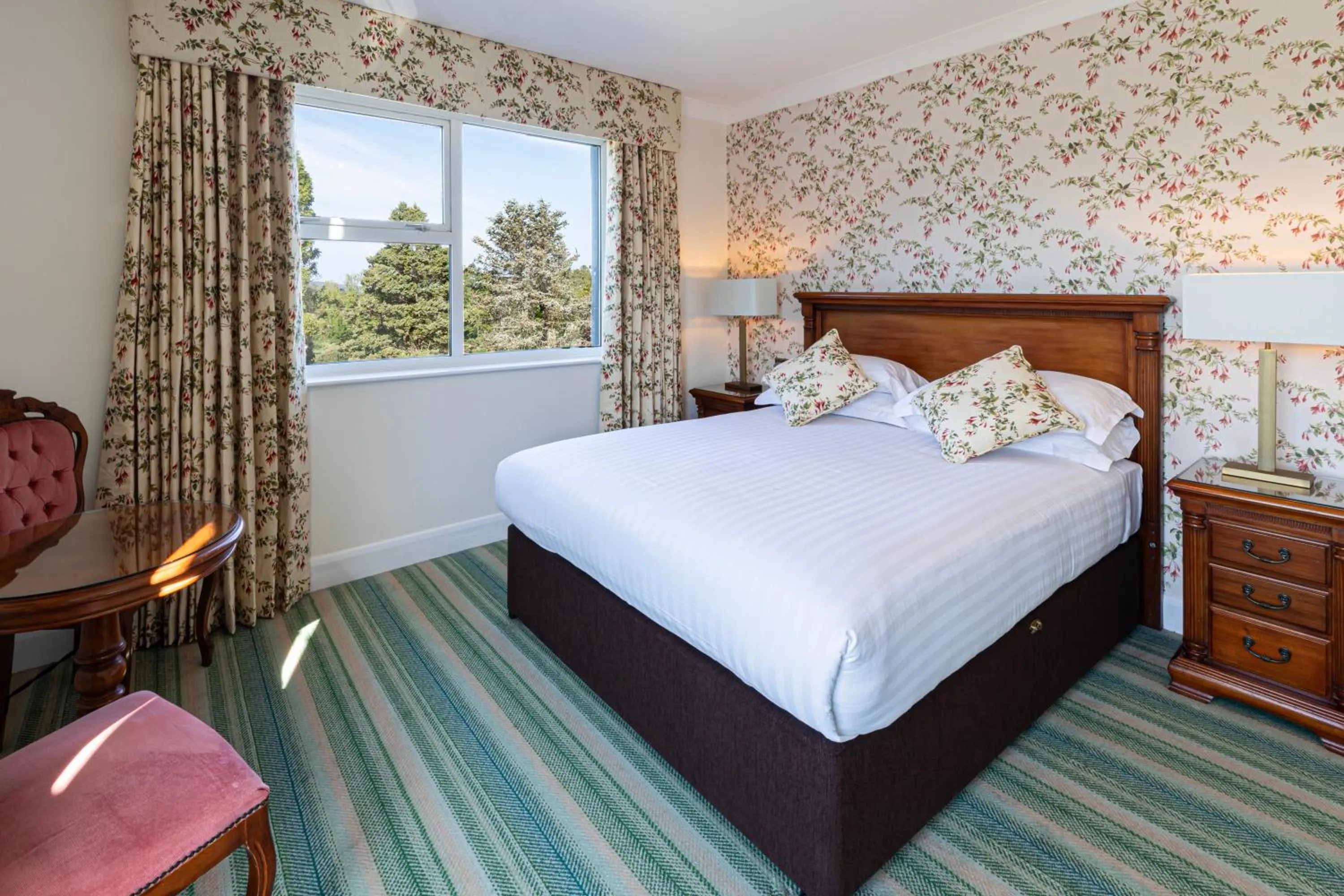 Bedroom, Bed in Lake District Castle Inn